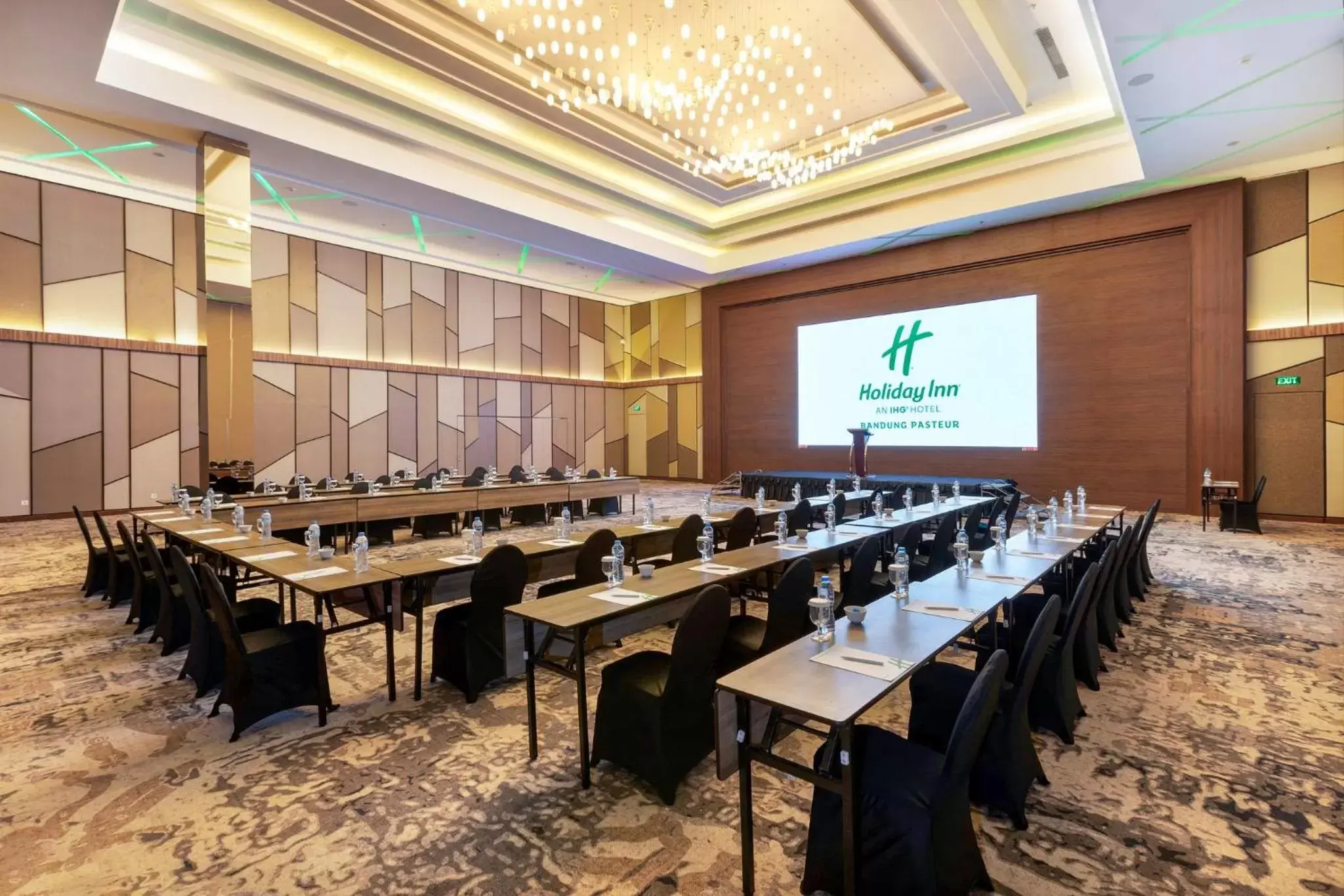 Meeting/conference room, Business Area/Conference Room in Holiday Inn Bandung Pasteur, an IHG Hotel