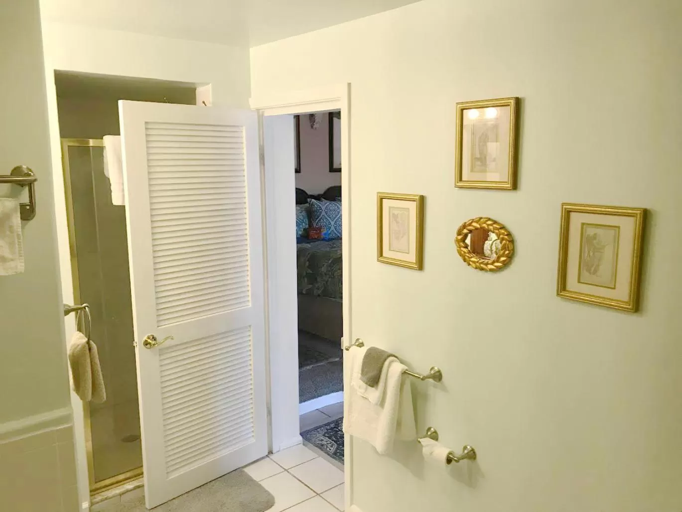 Bathroom in Sea Breeze Manor Inn