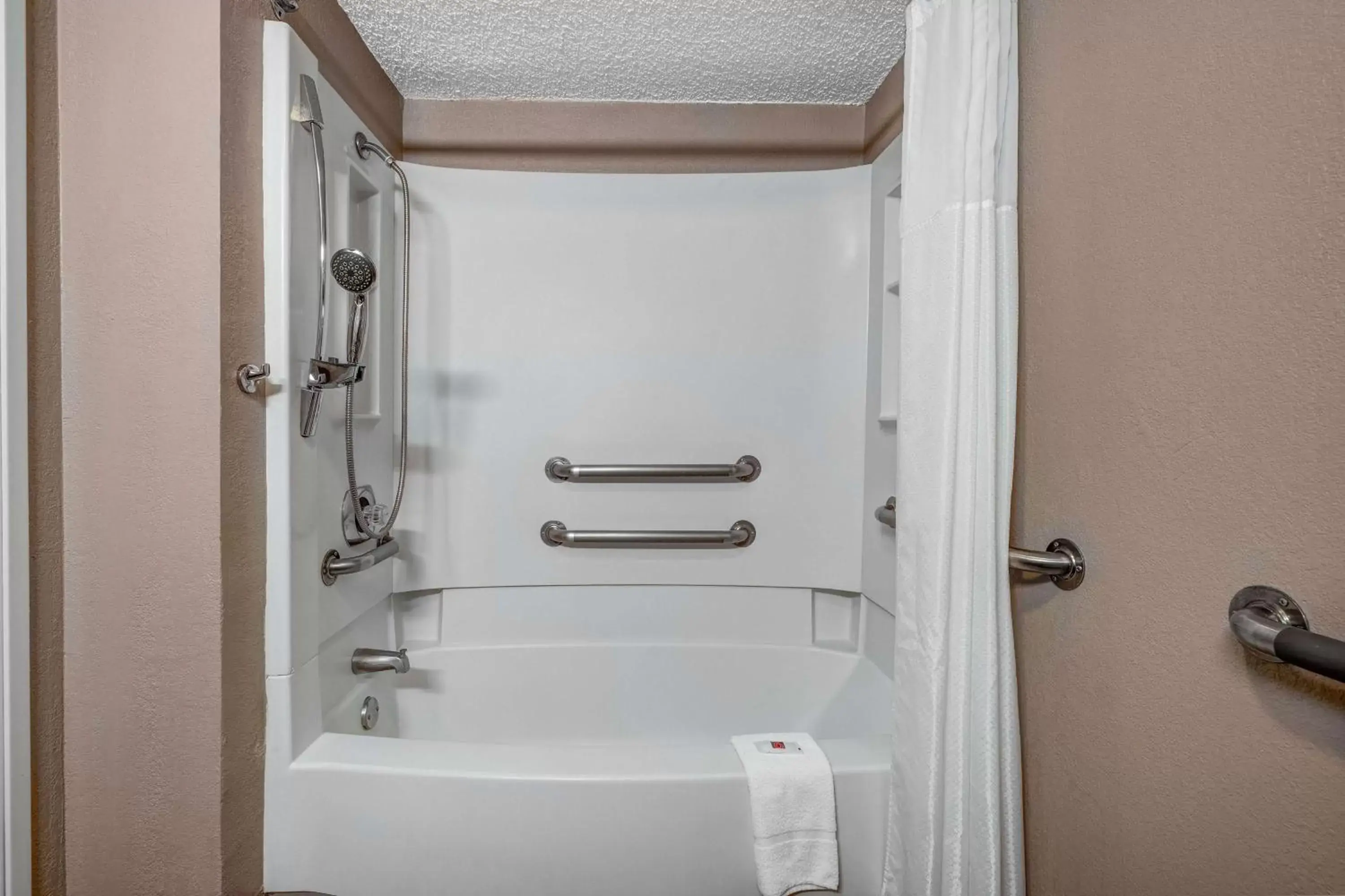 Photo of the whole room, Bathroom in Motel 6-Elk Grove Village, IL - O'Hare