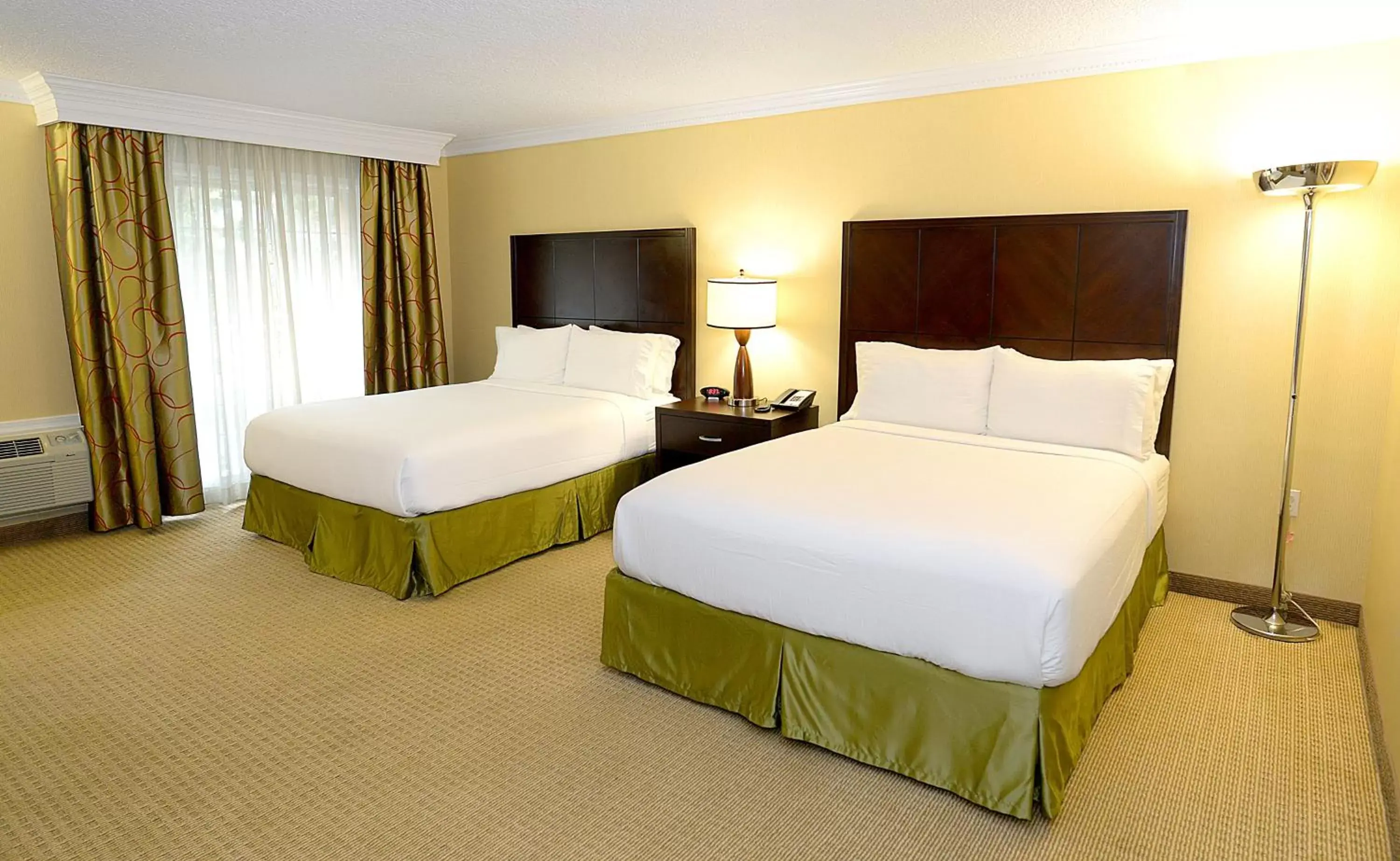 Photo of the whole room, Bed in Holiday Inn & Suites San Mateo - SFO, an IHG Hotel