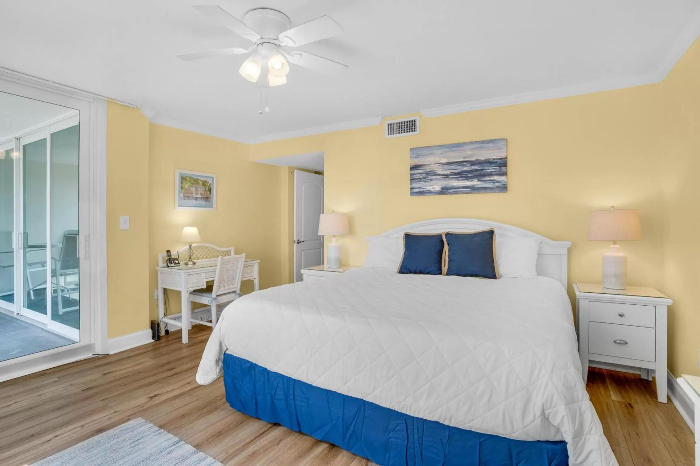 Bed in Shoreline Towers 1024