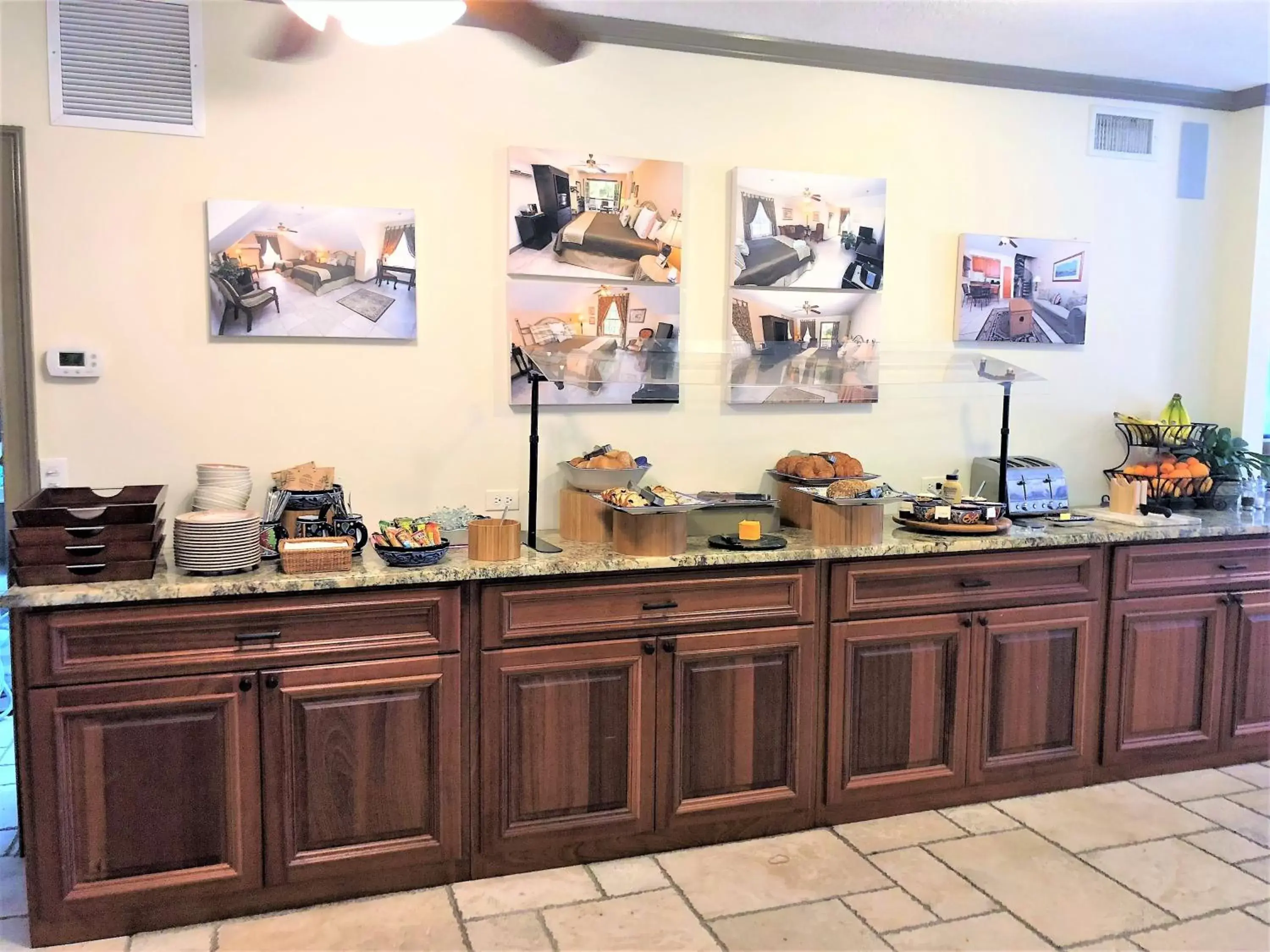 Continental breakfast, Restaurant/Places to Eat in St George Inn - Saint Augustine
