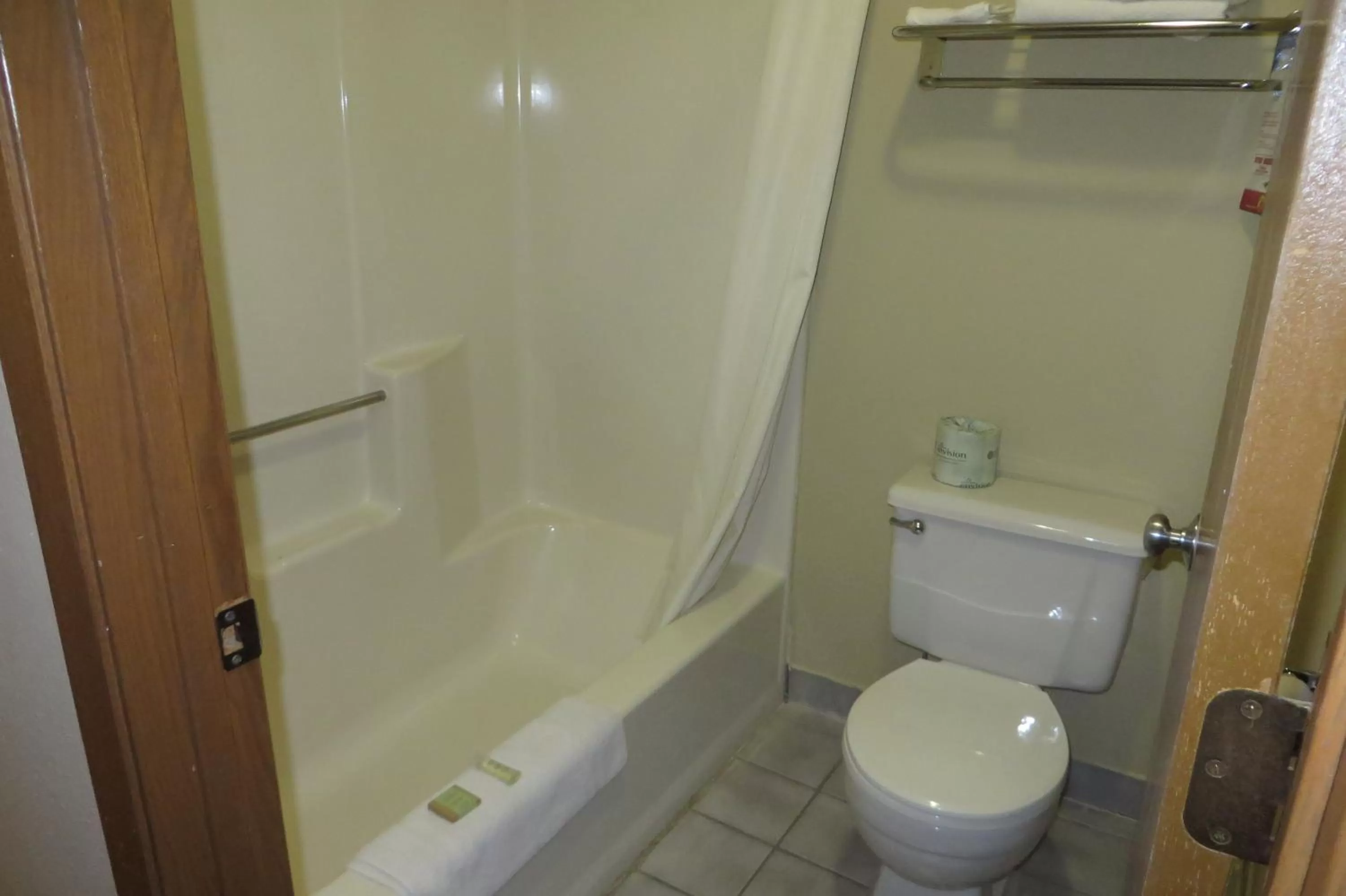 Bathroom in Super 8 by Wyndham Grinnell IA