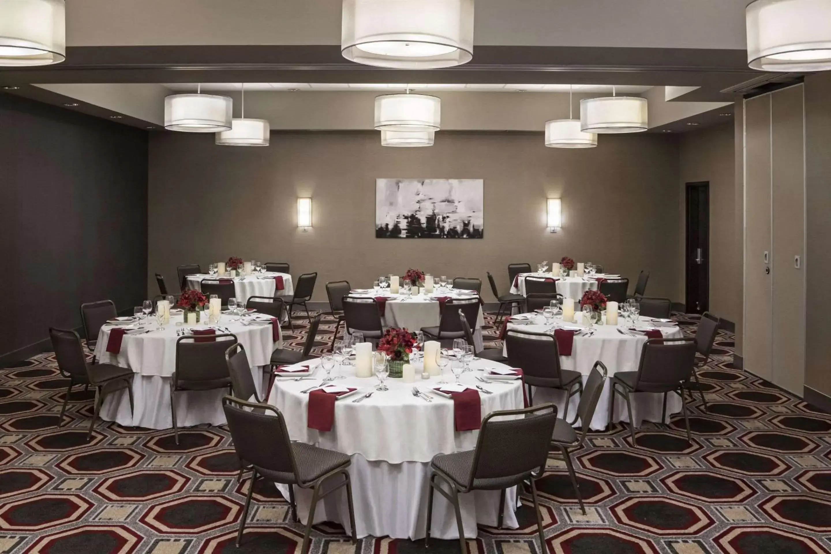 On site, Restaurant/Places to Eat in Cambria Hotel White Plains - Downtown