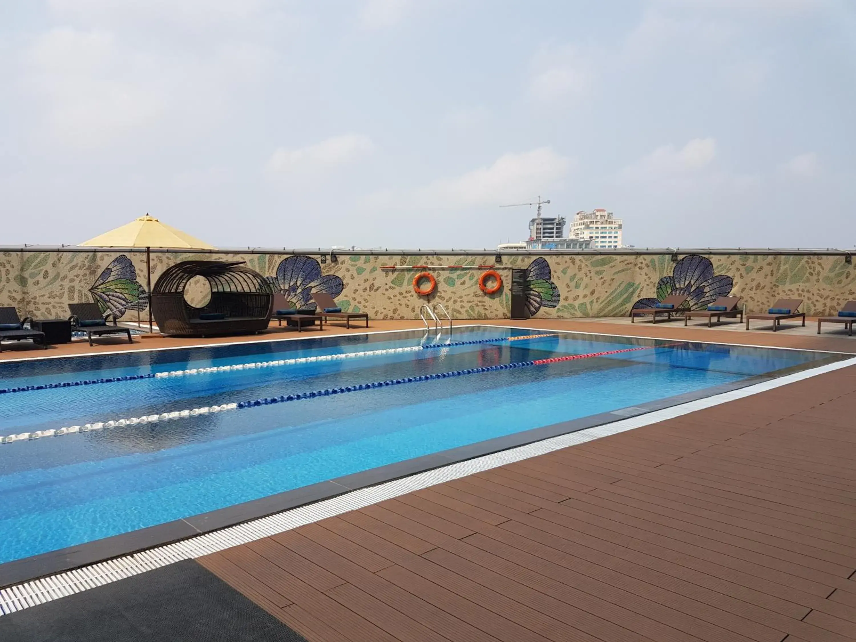 Swimming pool in Lotte The Residence Swimming pool in Lotte The Residence