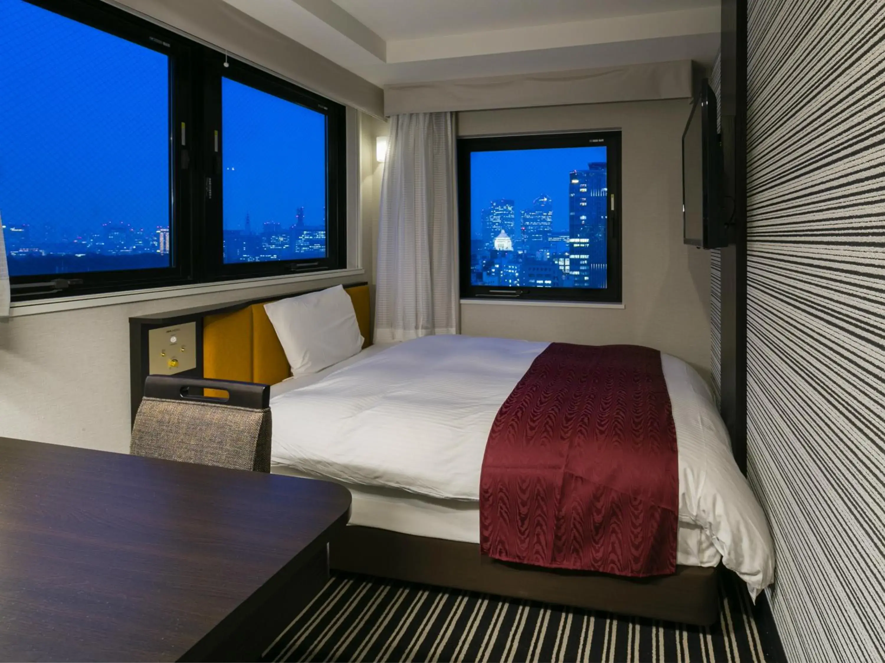 Photo of the whole room, Bed in APA Hotel Hanzomon Hirakawacho