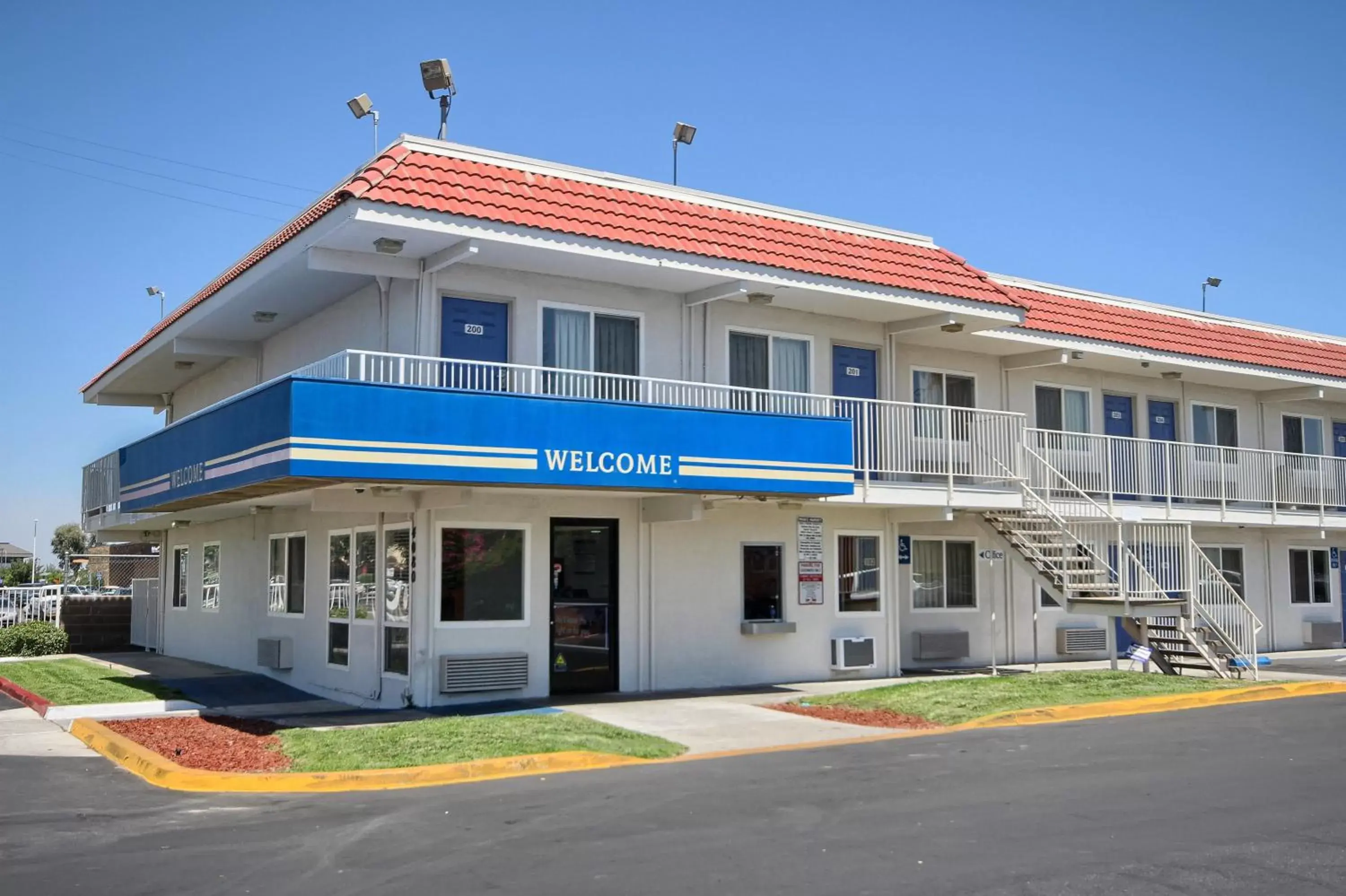 Property building in Motel 6-Fresno, CA - Blackstone South Property building in Motel 6-Fresno, CA - Blackstone South