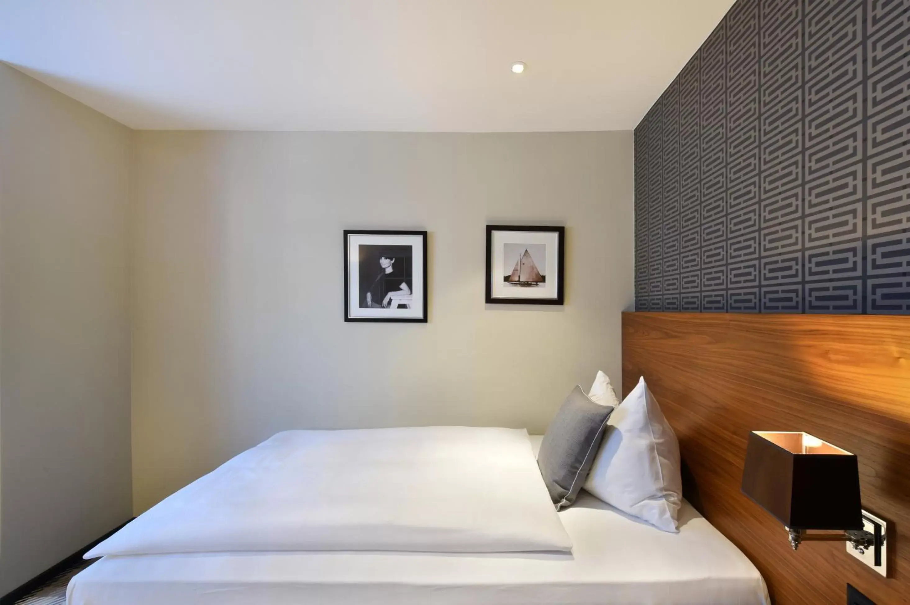 Photo of the whole room, Bed in Hotel City Zürich Design & Lifestyle