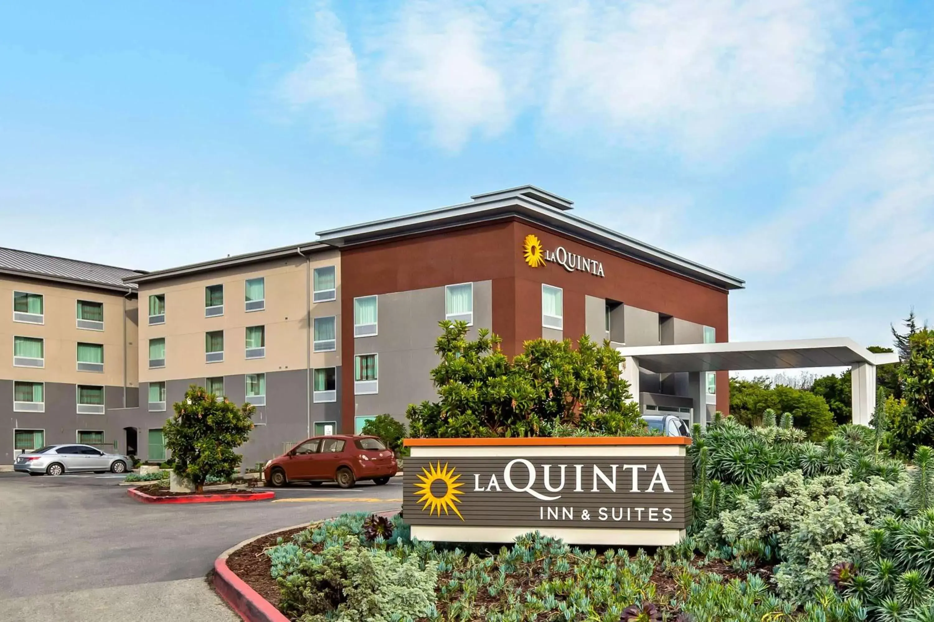 Property Building in La Quinta by Wyndham San Francisco Airport North