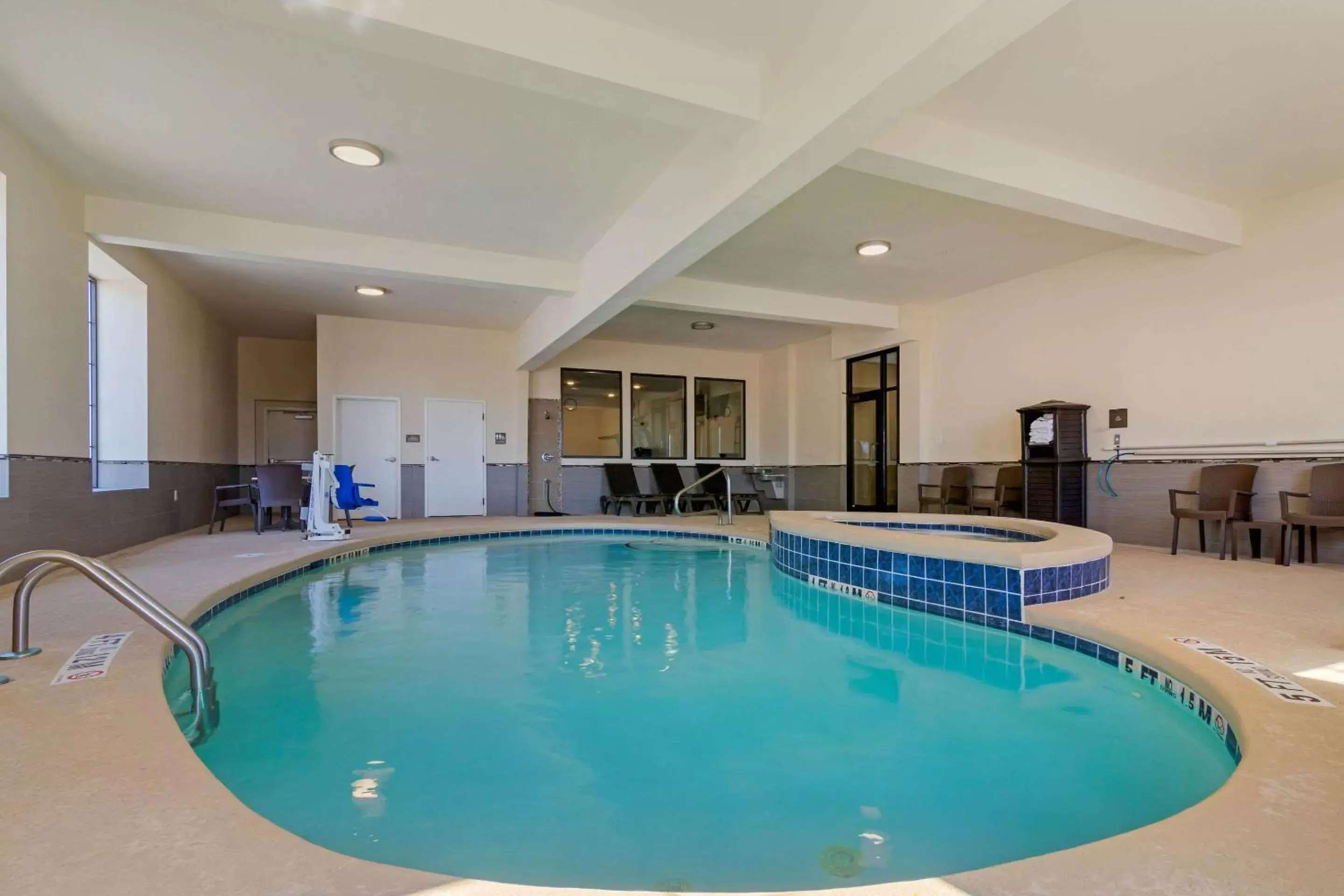 On site, Swimming Pool in Comfort Inn & Suites Macon West