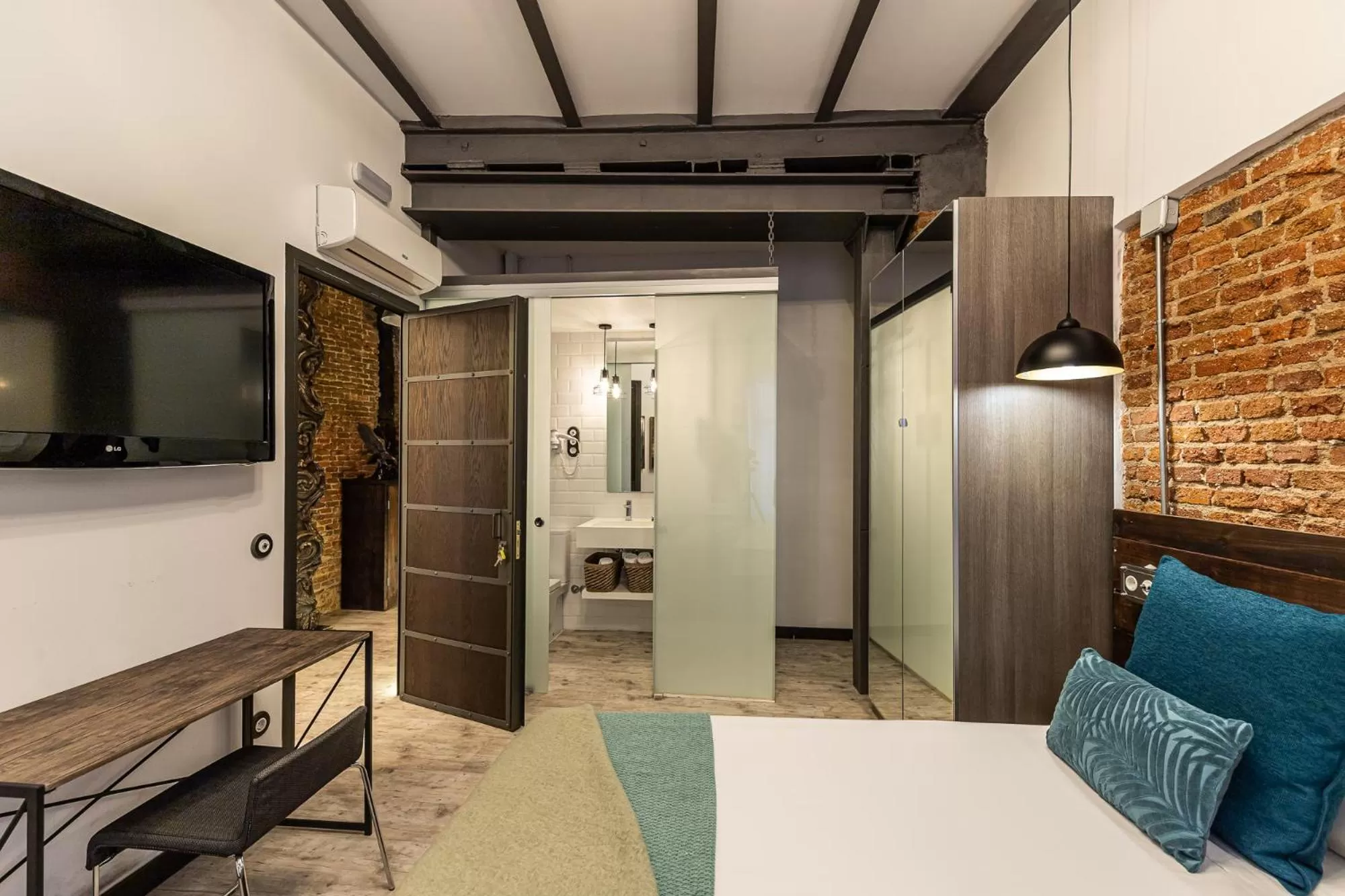 TV/Entertainment Center in BNBHolder Boutique SOL