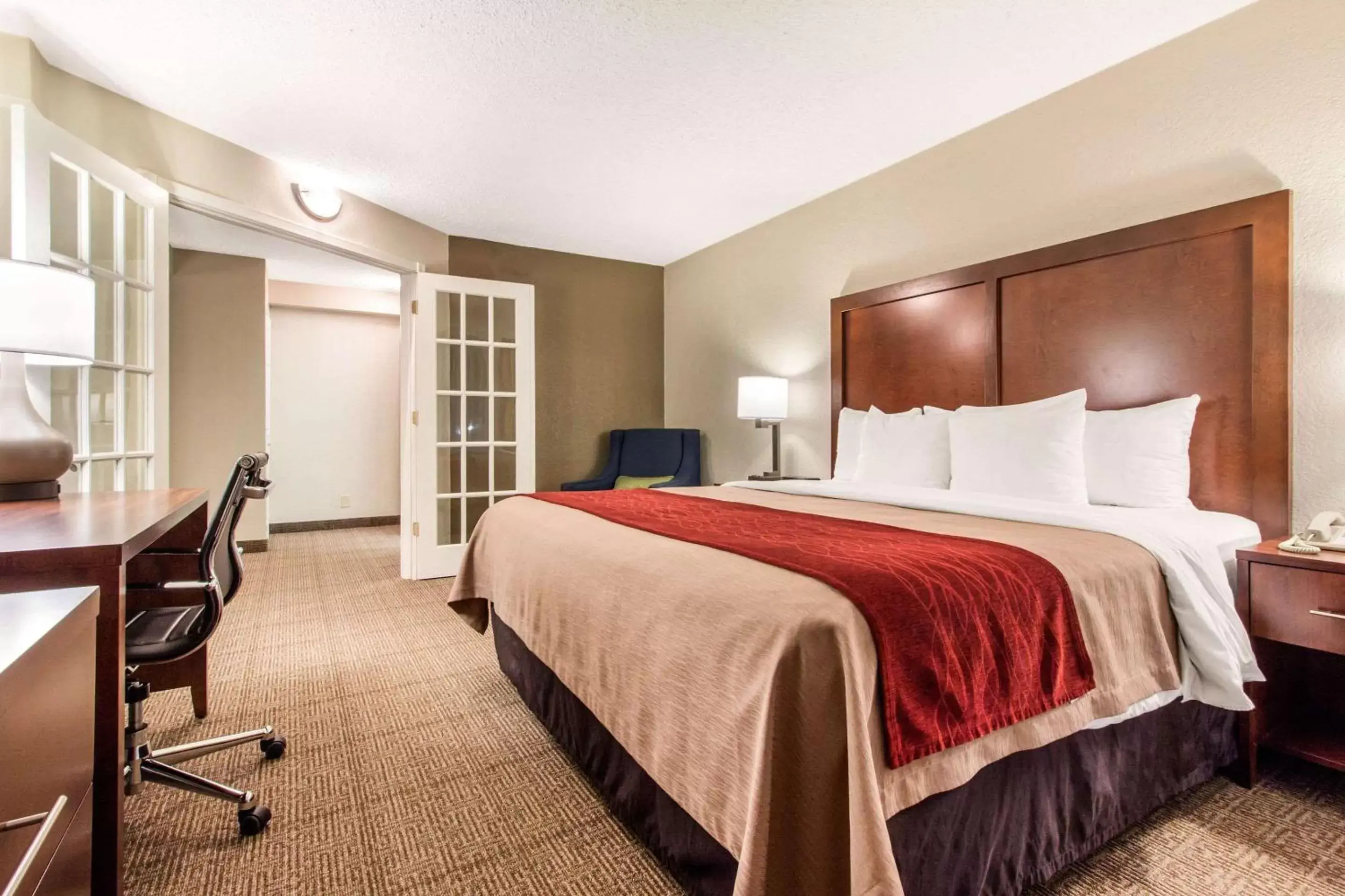 Photo of the whole room, Bed in Comfort Inn & Suites Omaha