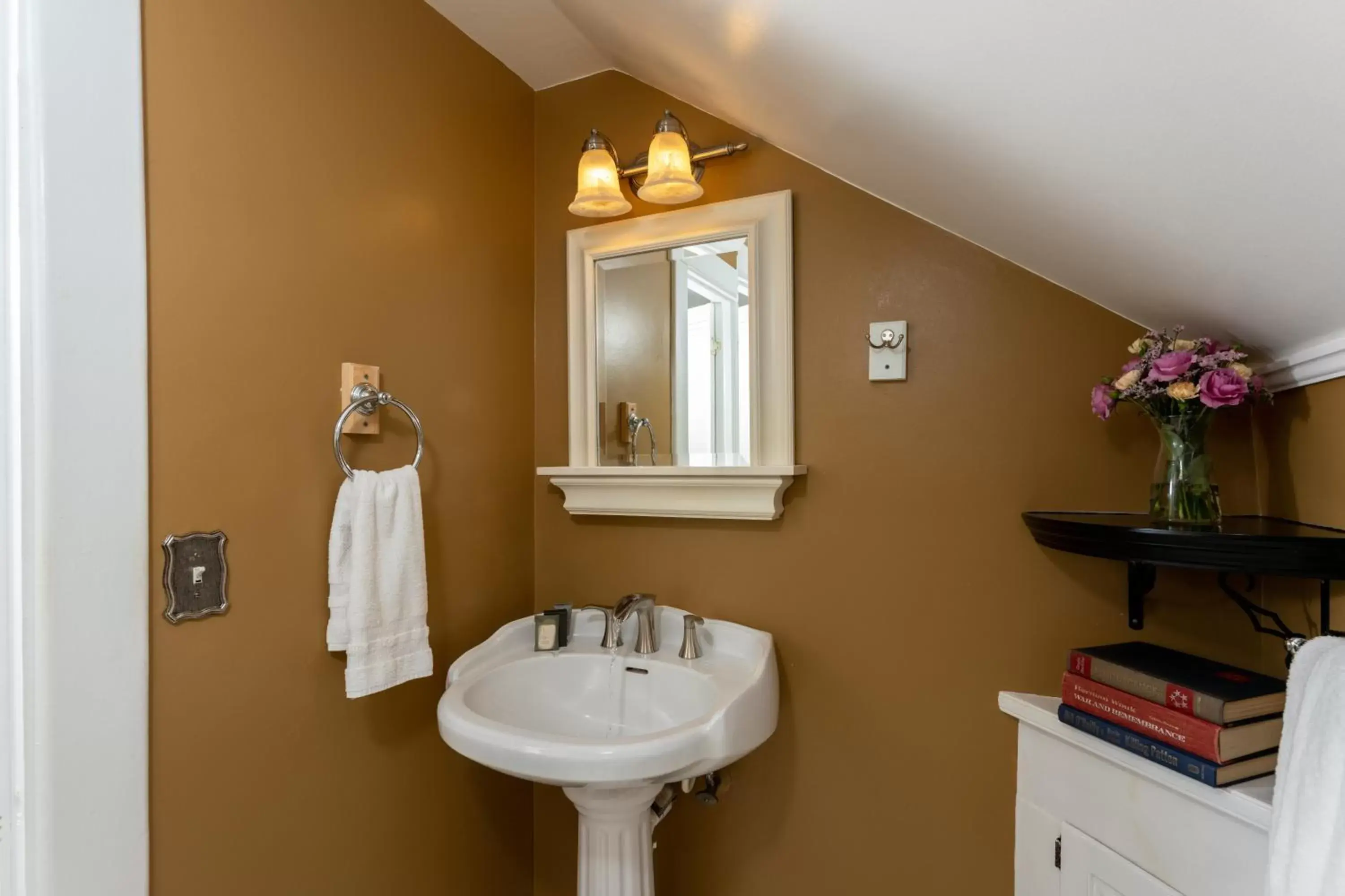 Bathroom in A Williamsburg White House Inn