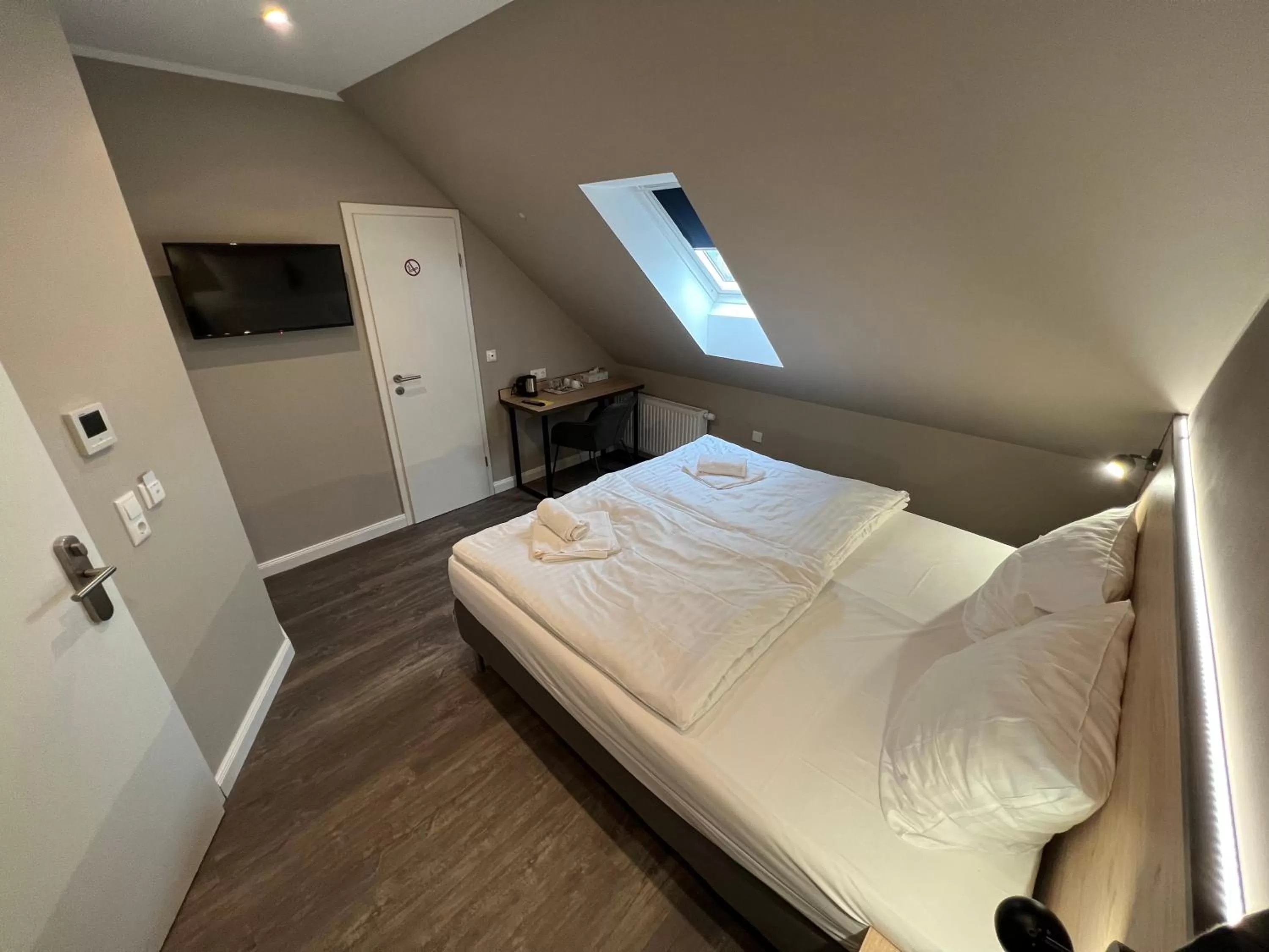 Bed in JJ Hotel Hannover-City-Pension