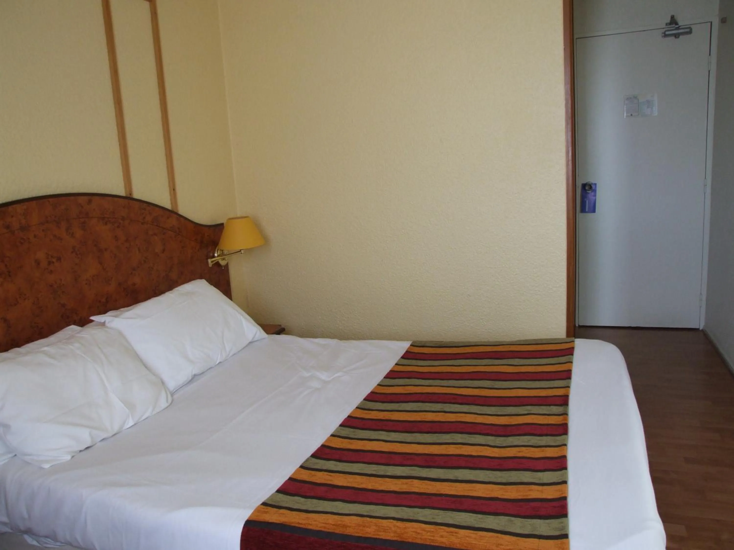 Staff, Bed in Logis Cottage Hôtel