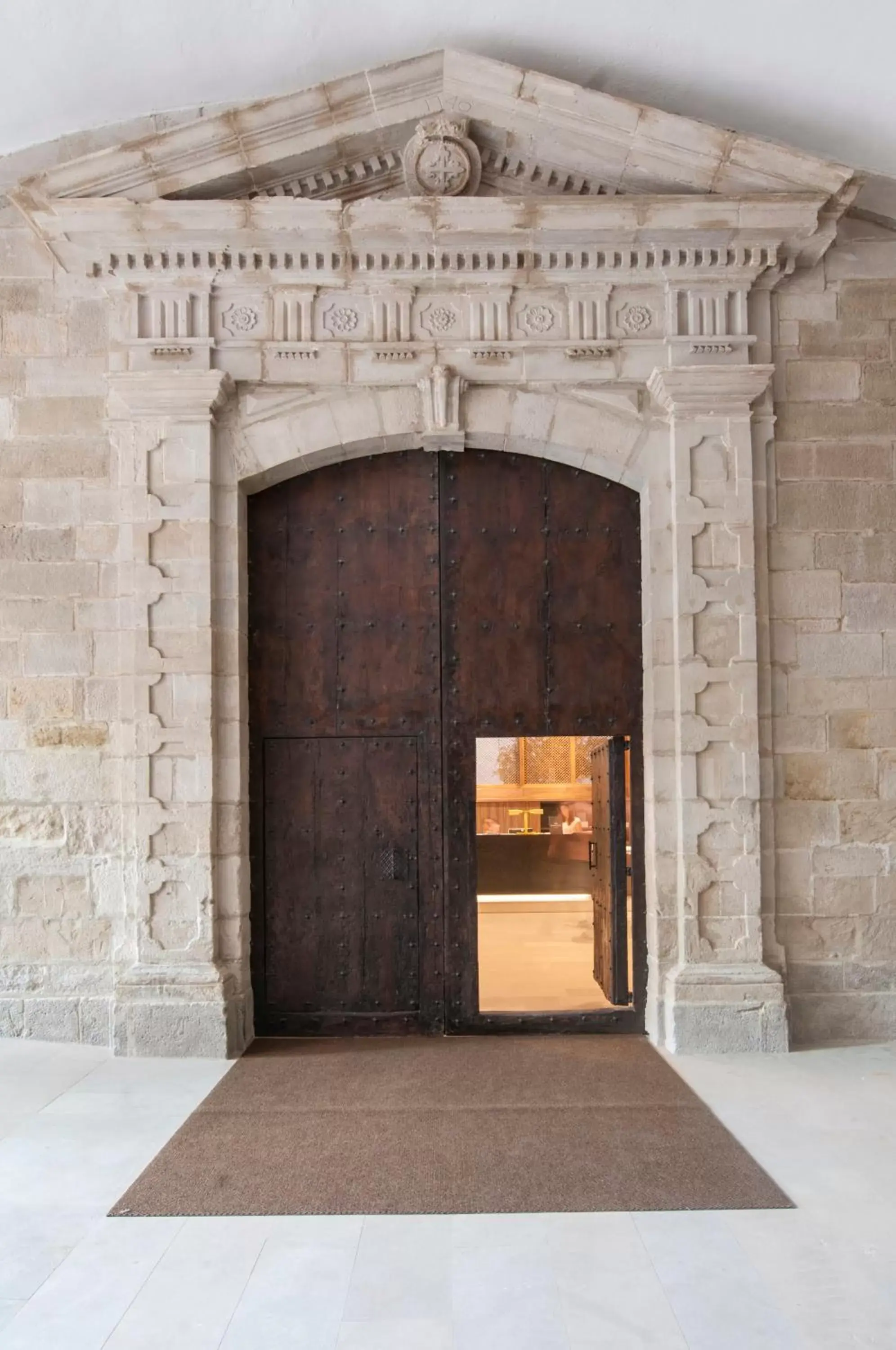 Facade/entrance in Parador de Lleida