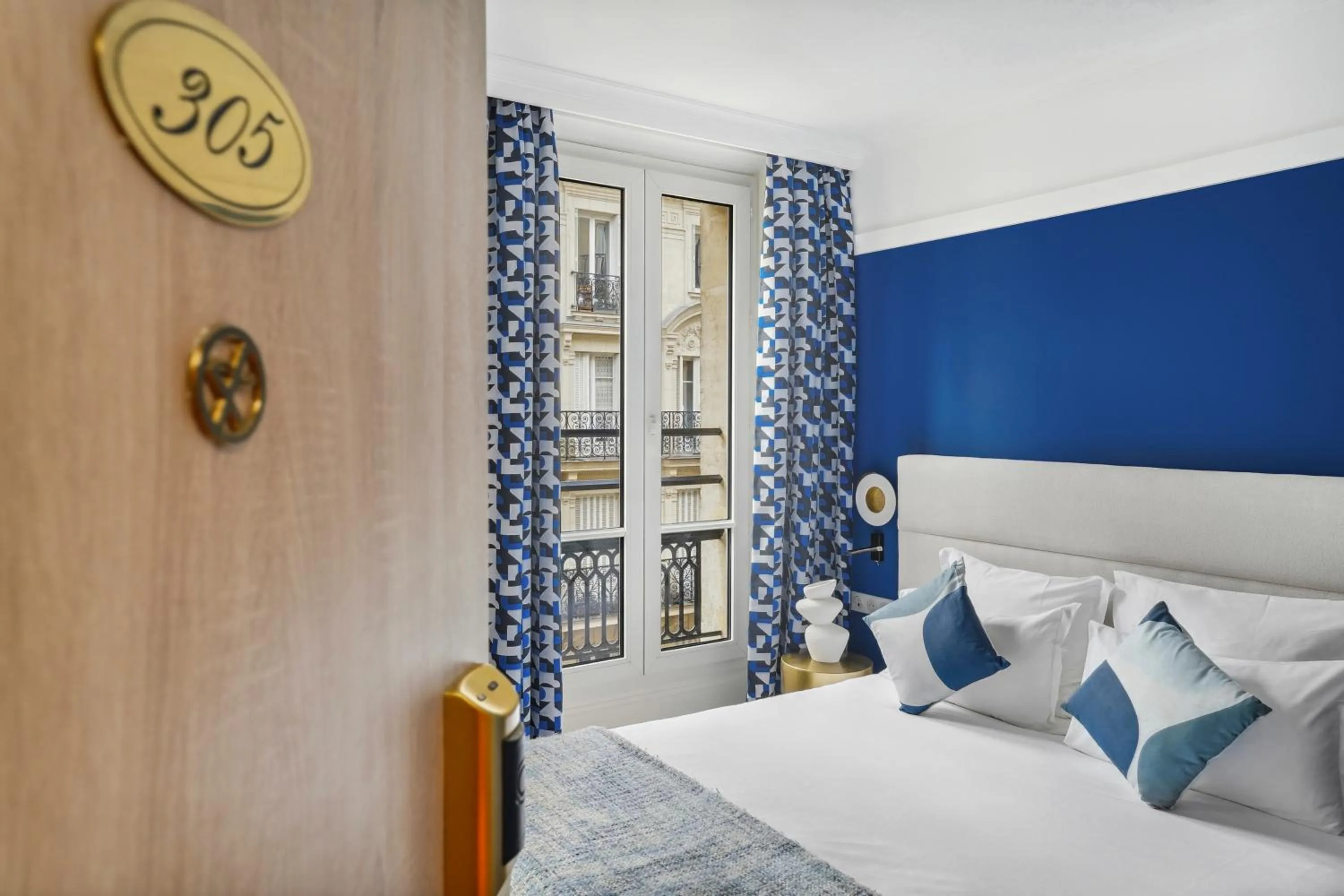 Bed in Hotel Elysees Opera