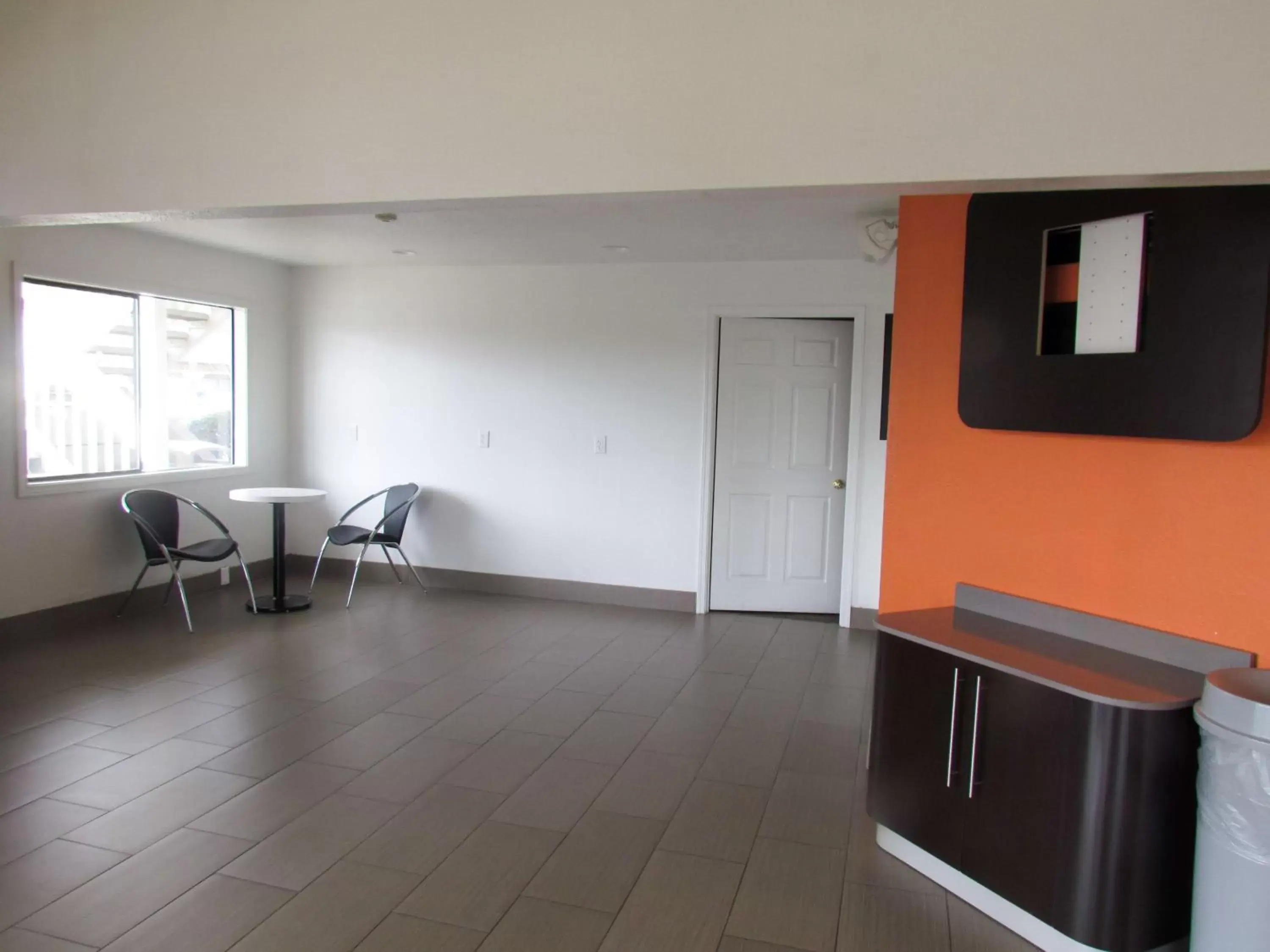 TV and multimedia, Seating Area in Motel 6-Vancouver, WA