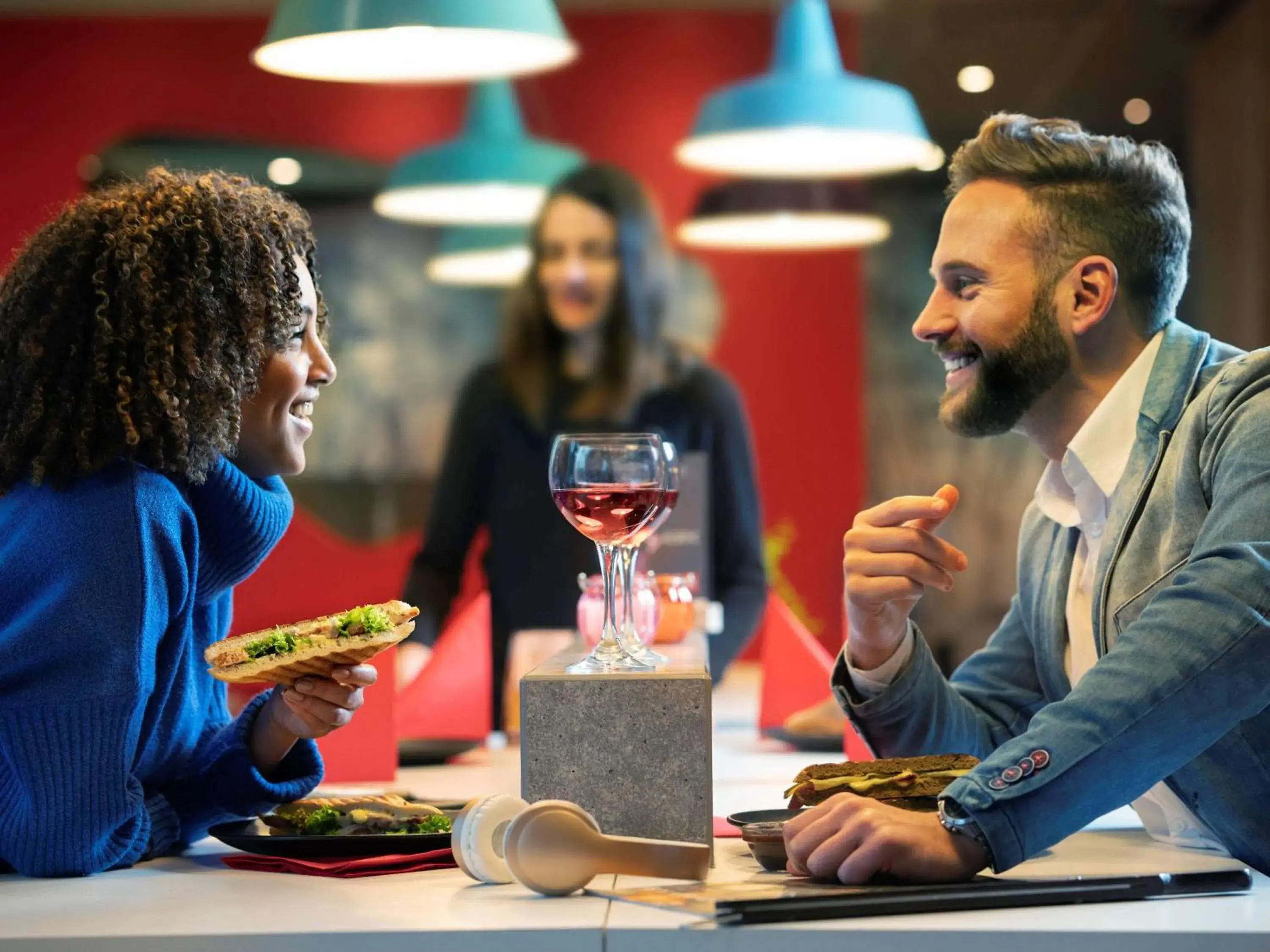 Lounge or bar in Ibis Barcelona Santa Coloma