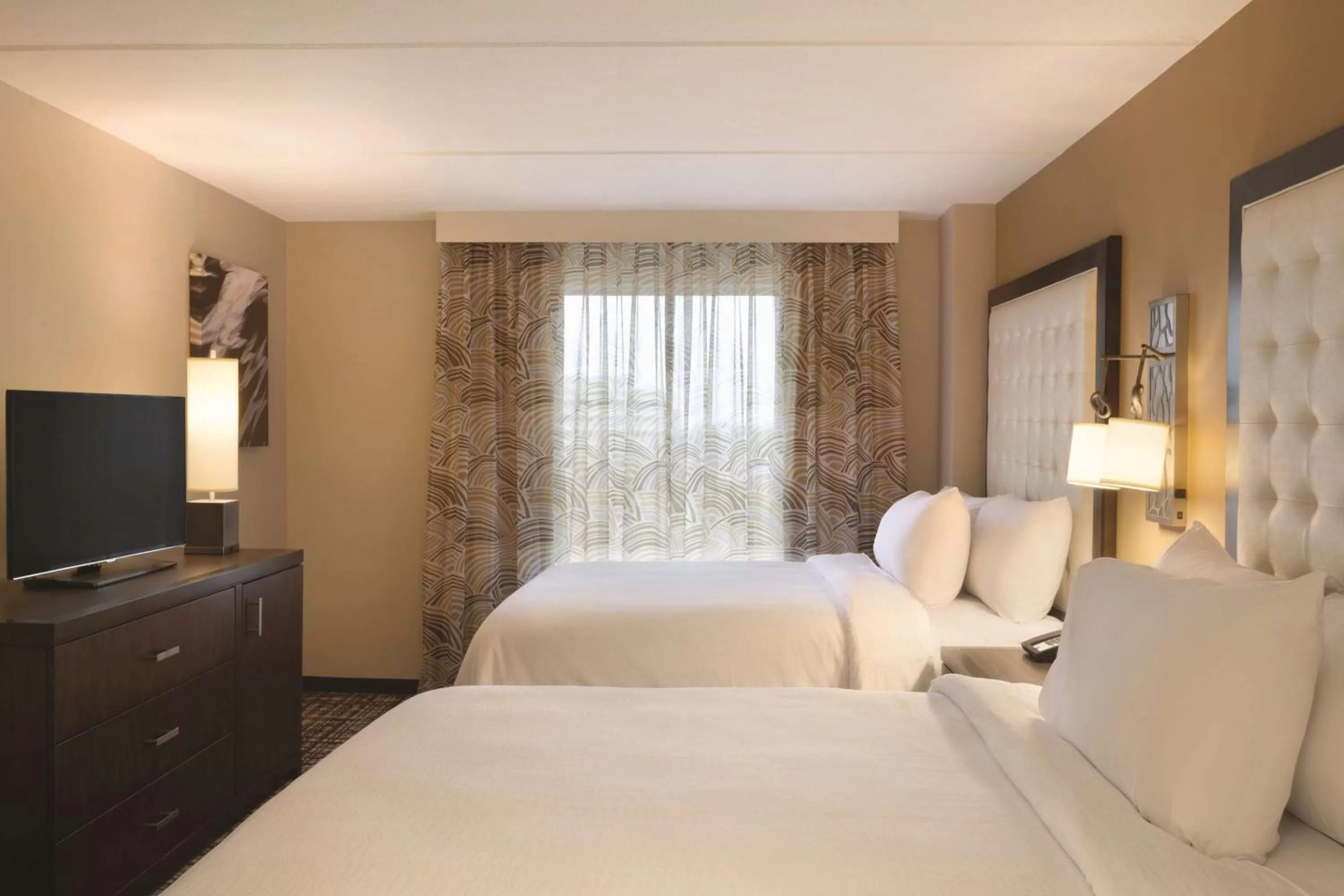 Bed in Embassy Suites Oklahoma City Downtown/Medical Center