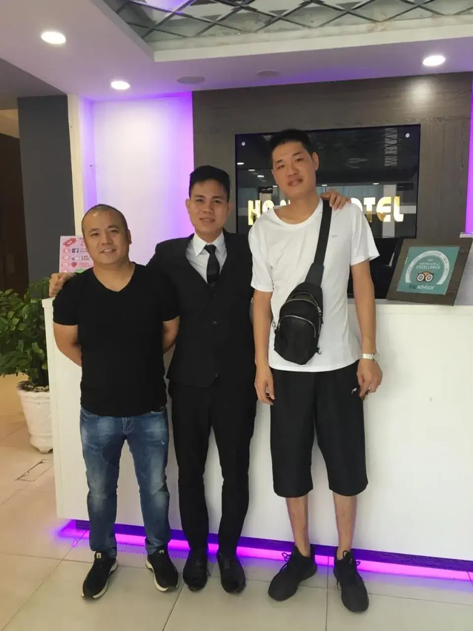 Ha Noi Hotel near Tan Son Nhat International Airport Ha Noi Hotel near Tan Son Nhat International Airport