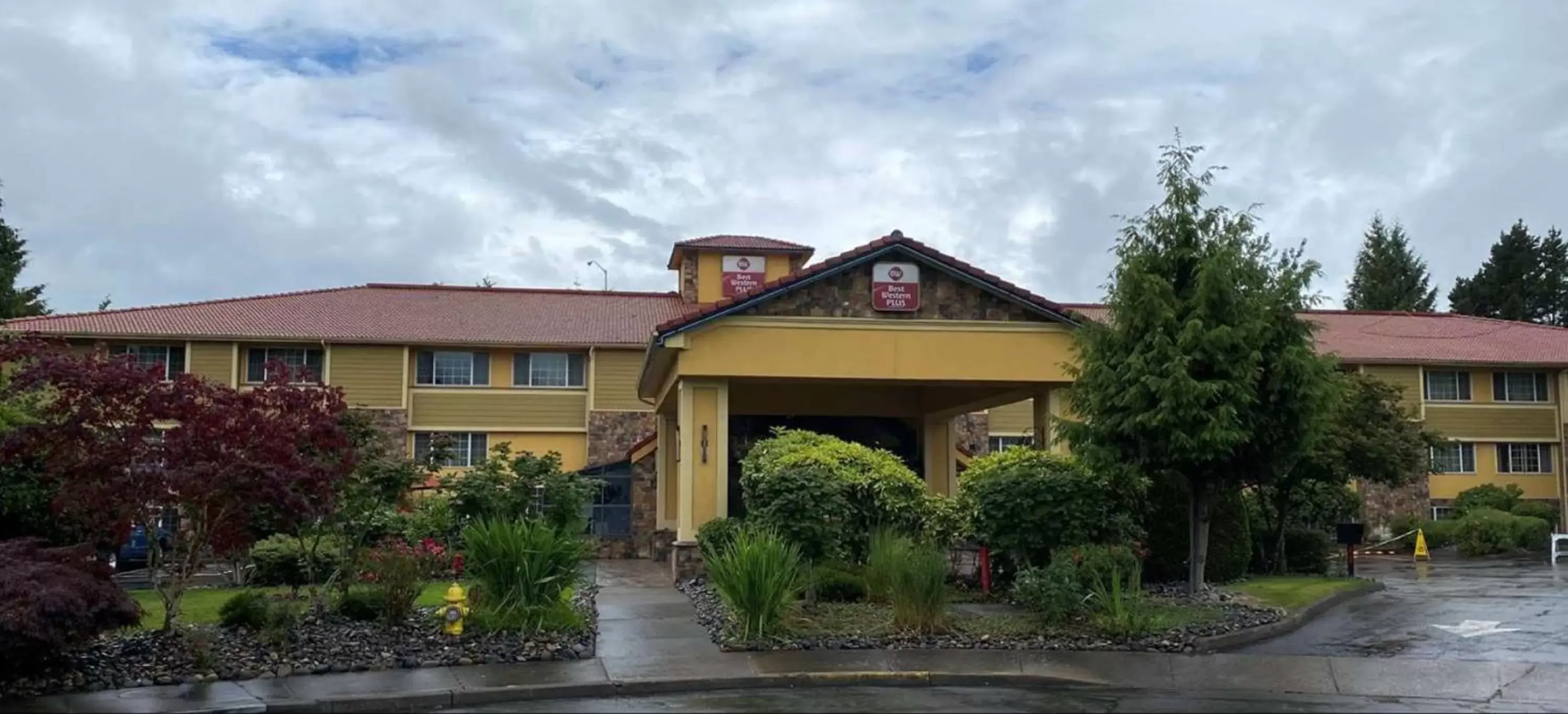 Facade/entrance, Property Building in Best Western Plus Parkway Inn