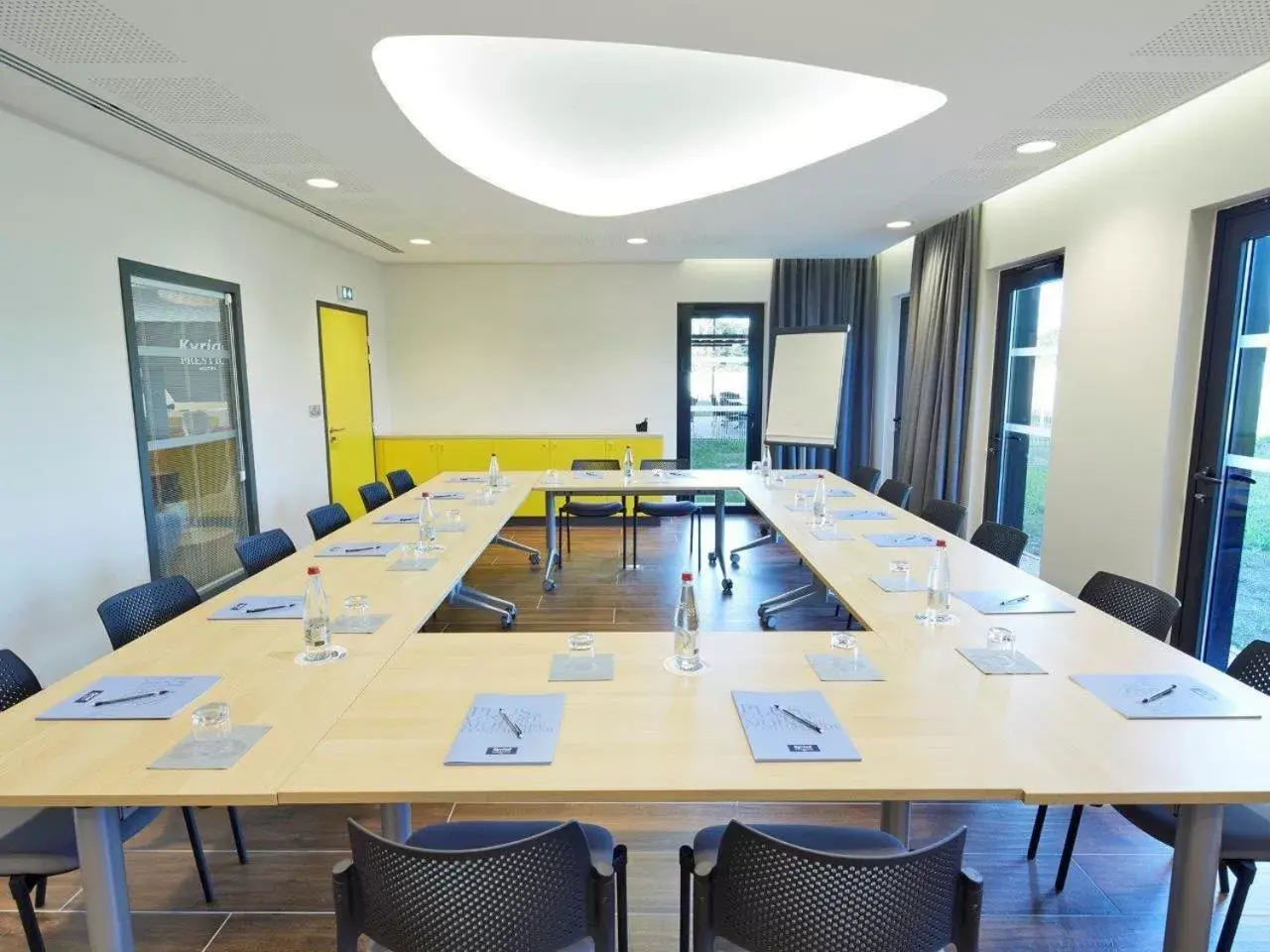 Meeting/conference room in Kyriad Prestige Pau – Palais des Sports
