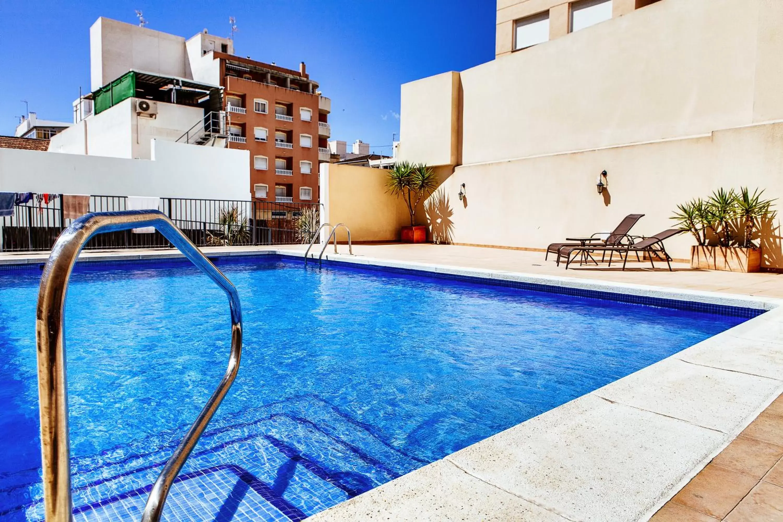 Swimming Pool in Hotel Madrid