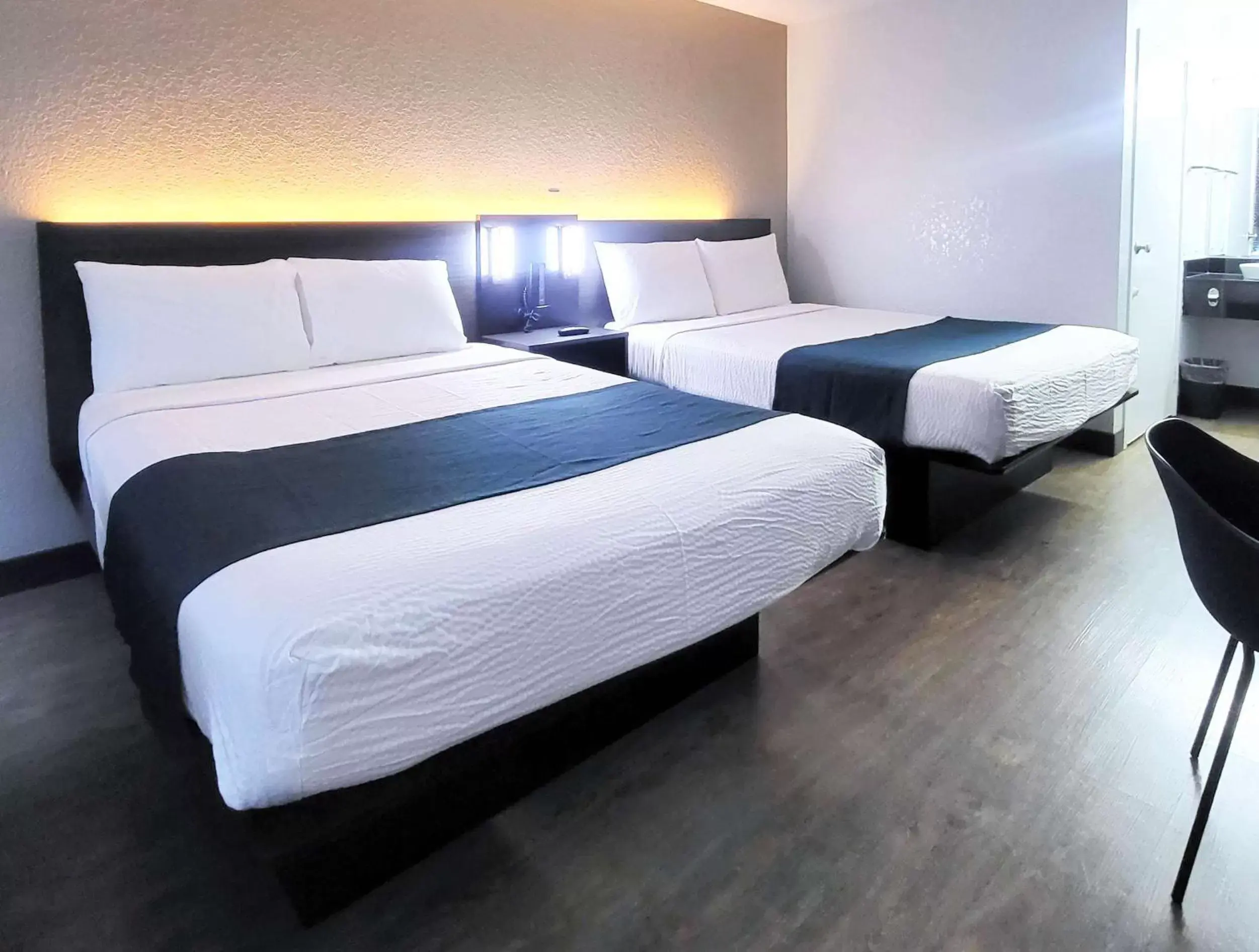 Bedroom, Bed in Motel 6-Anaheim, CA - Fullerton East