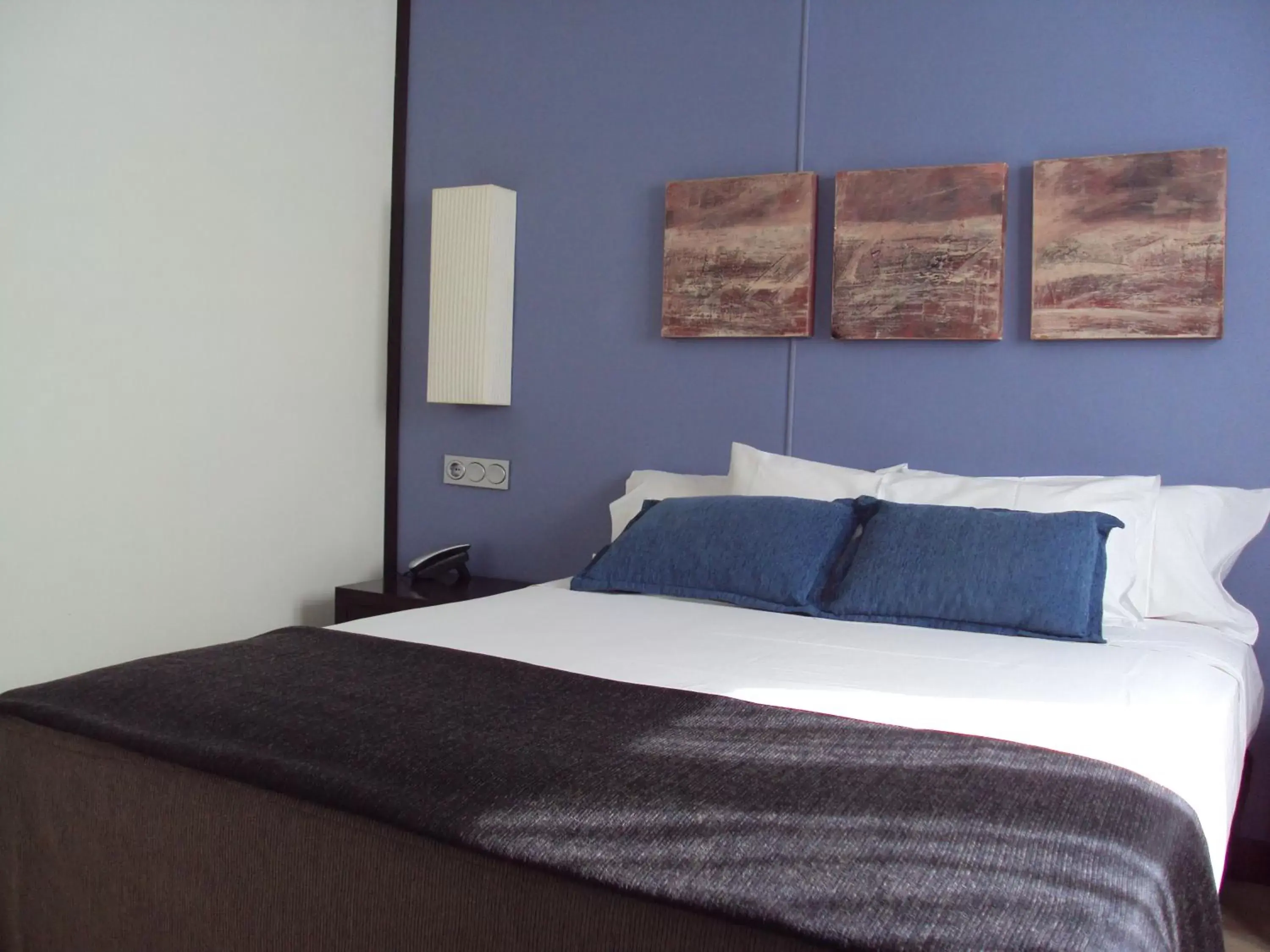 Bedroom, Bed in Hotel Puerta de Ocaña