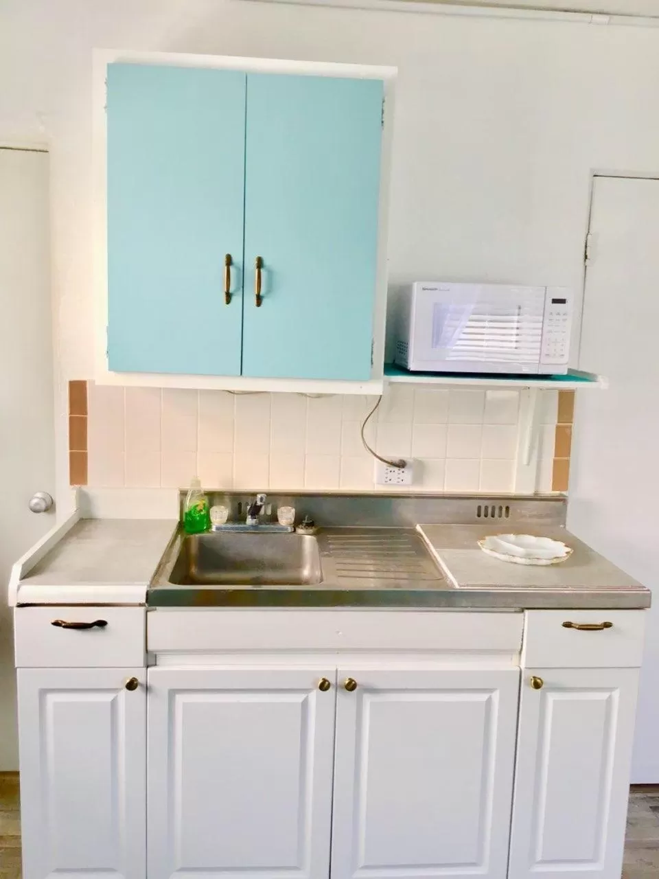 Kitchen or kitchenette in Malibu Resort Motel