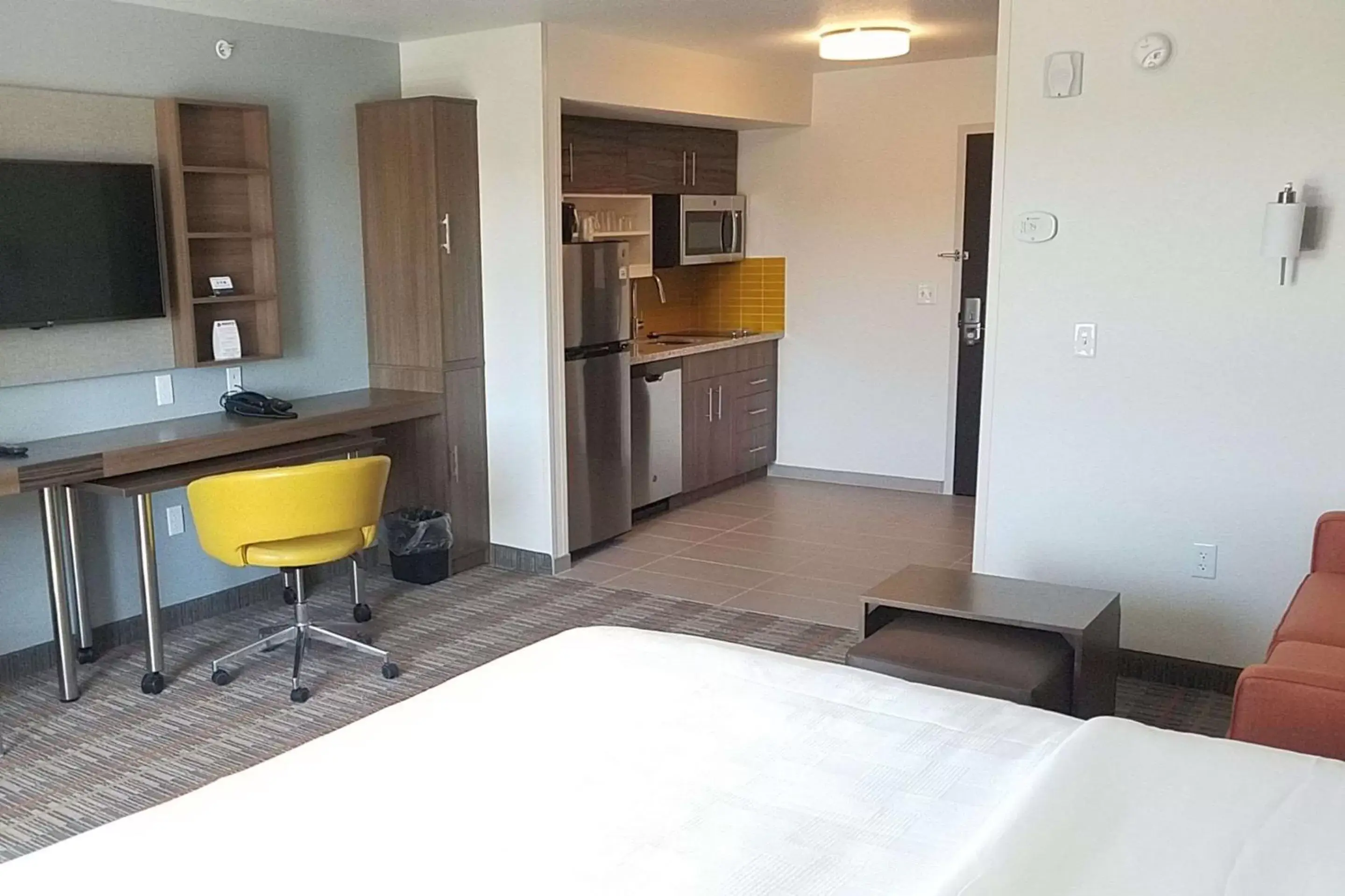 Photo of the whole room, Kitchen/Kitchenette in MainStay Suites Great Falls Airport