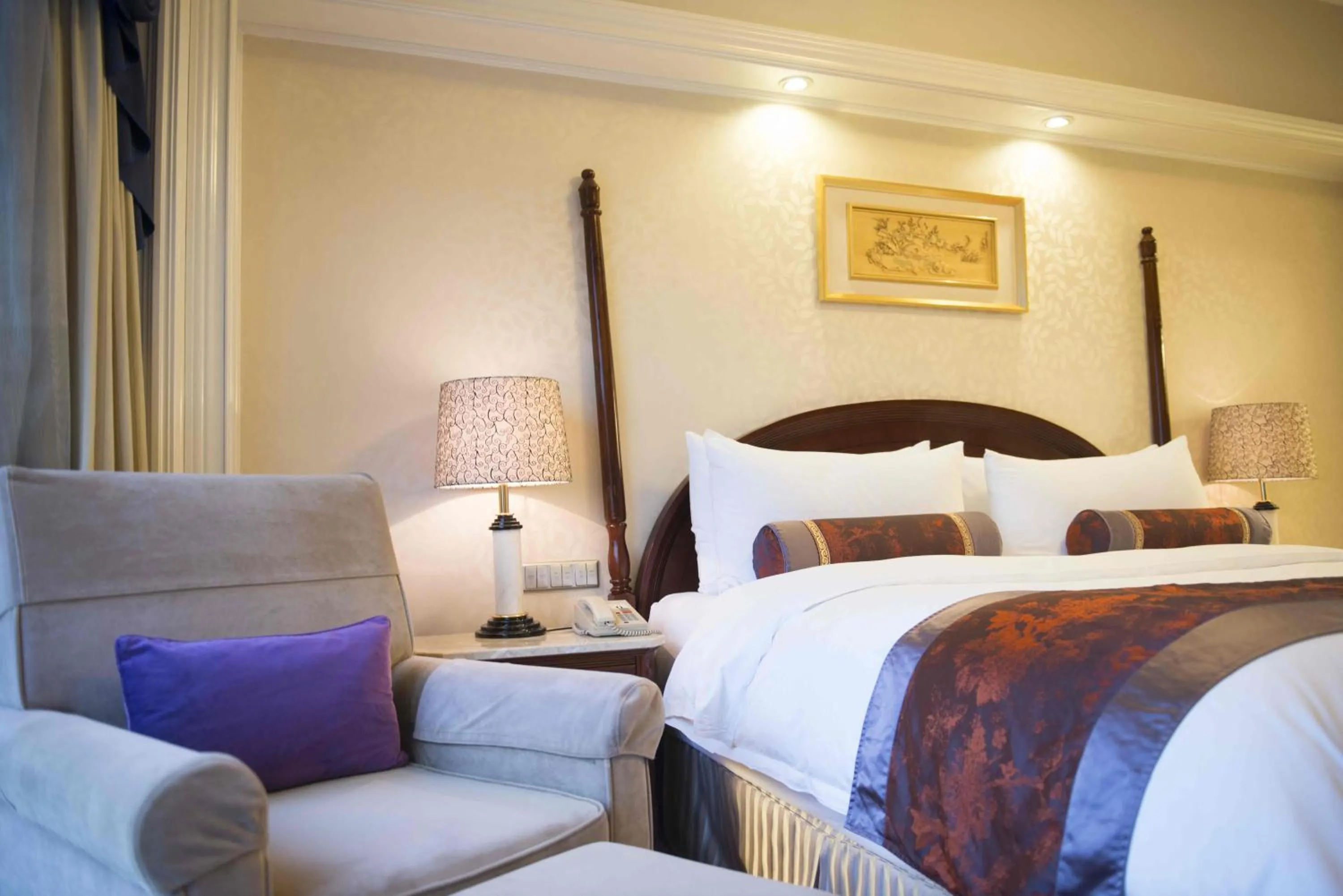 Bed in Green Lake Hotel