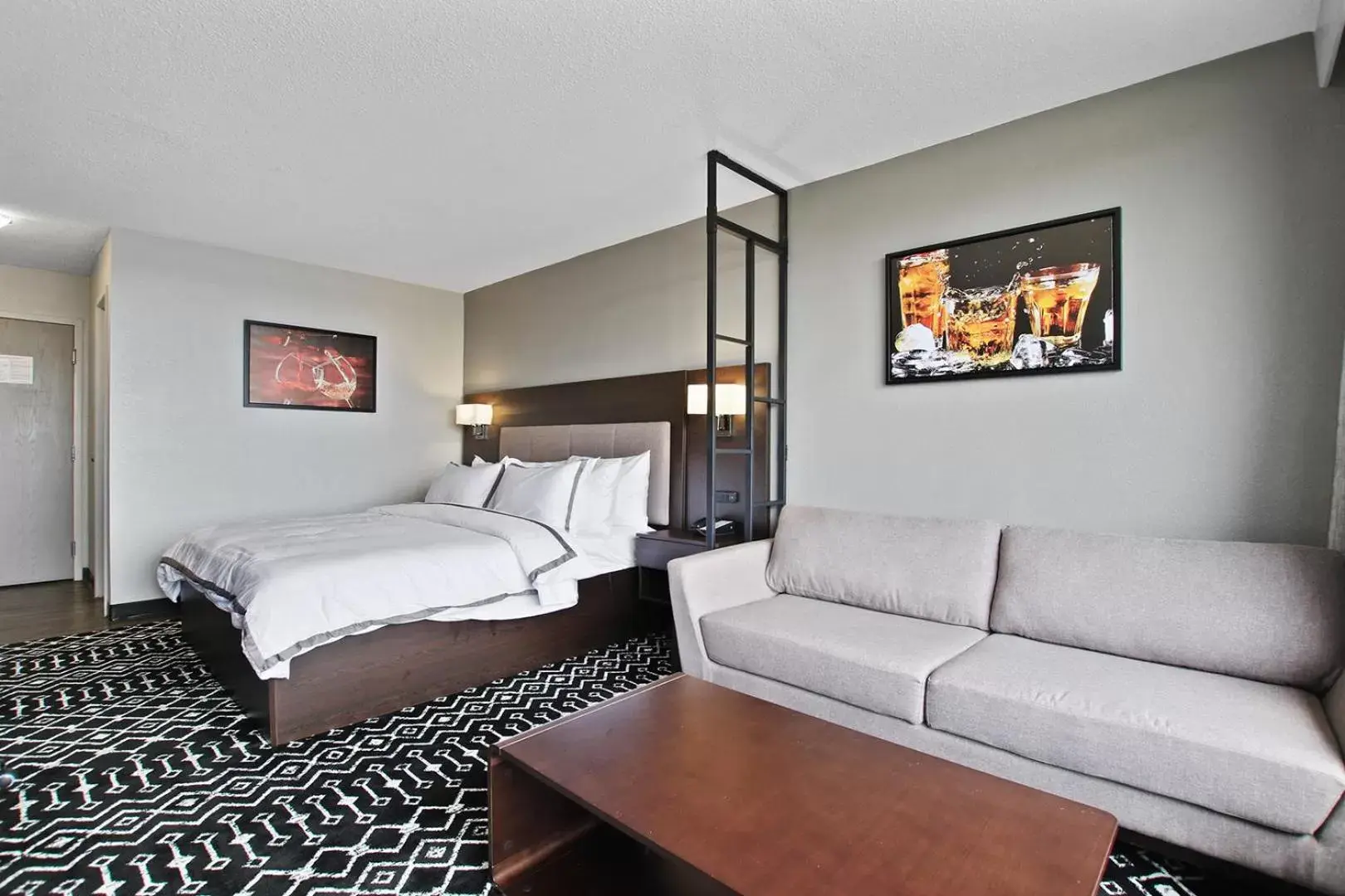 Photo of the whole room, Bed in The Resort at Lake of the Ozarks Photo of the whole room, Bed in The Resort at Lake of the Ozarks