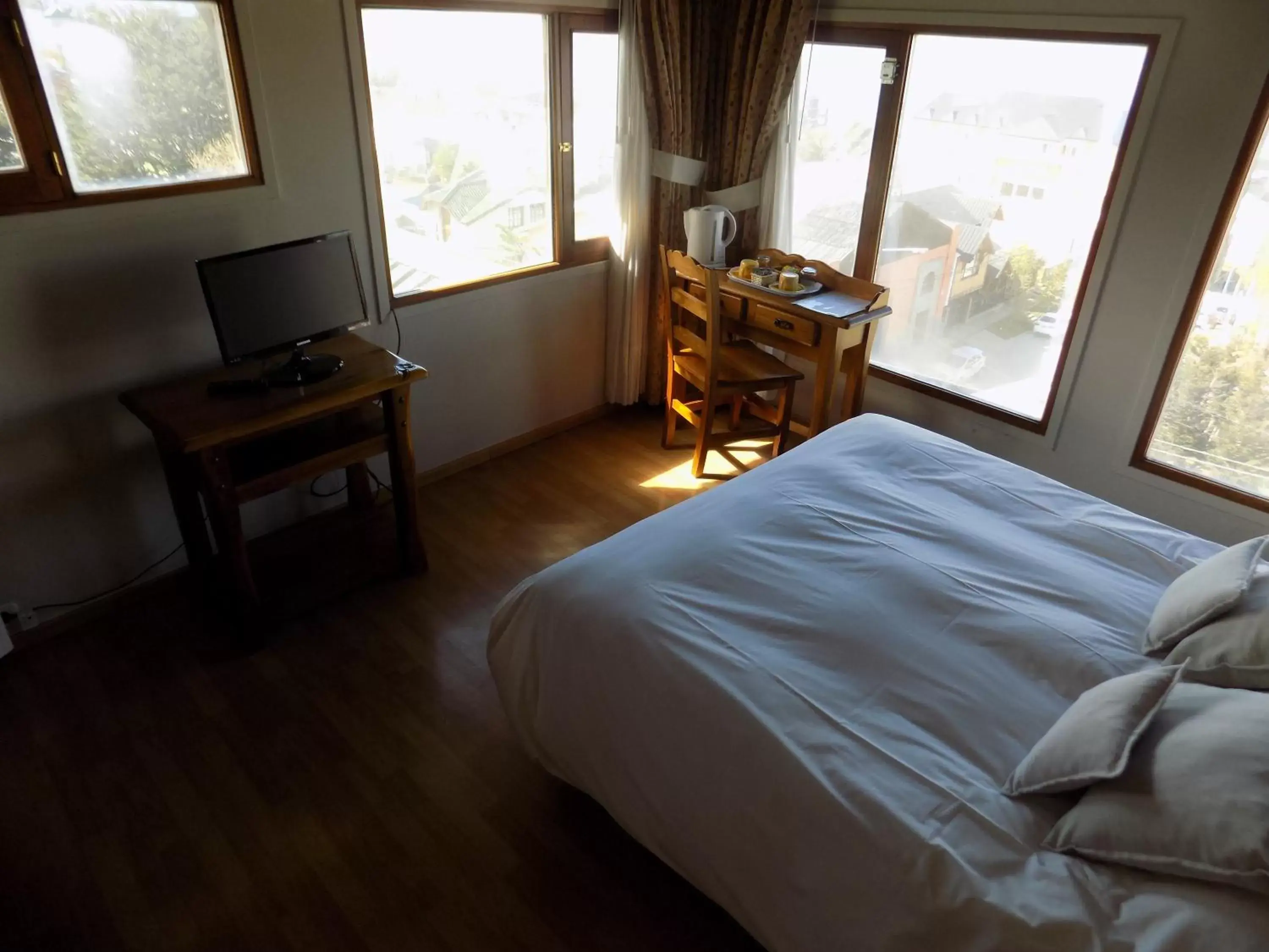 Photo of the whole room, Bed in Hostería Patagonia Jarke