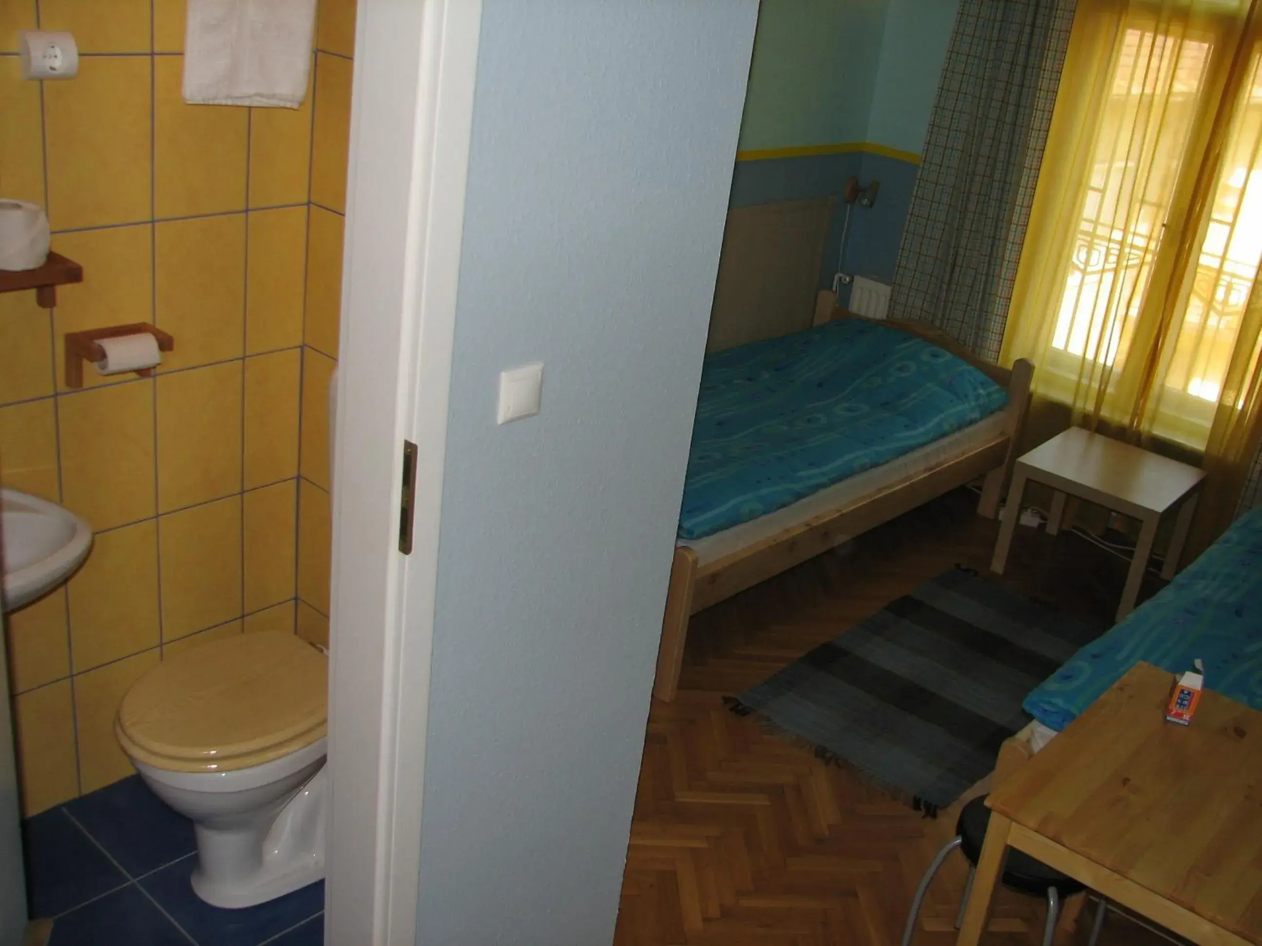 Toilet, Bunk Bed in 7x24 Central Hostel