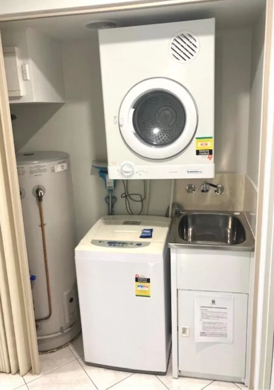 washing machine, Kitchen/Kitchenette in The Lakes Resort Cairns