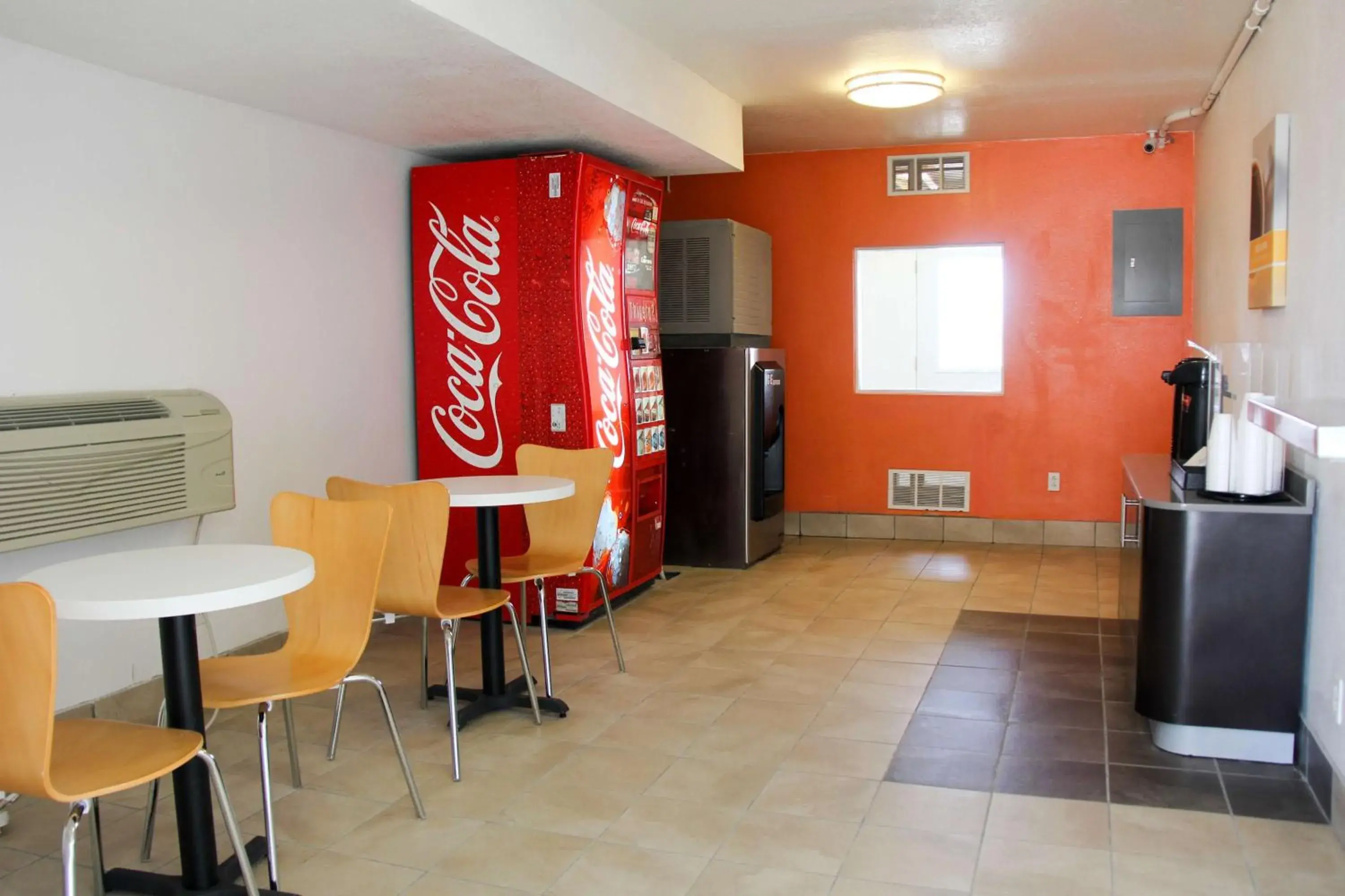 Coffee/tea facilities in Motel 6-Goodland, KS
