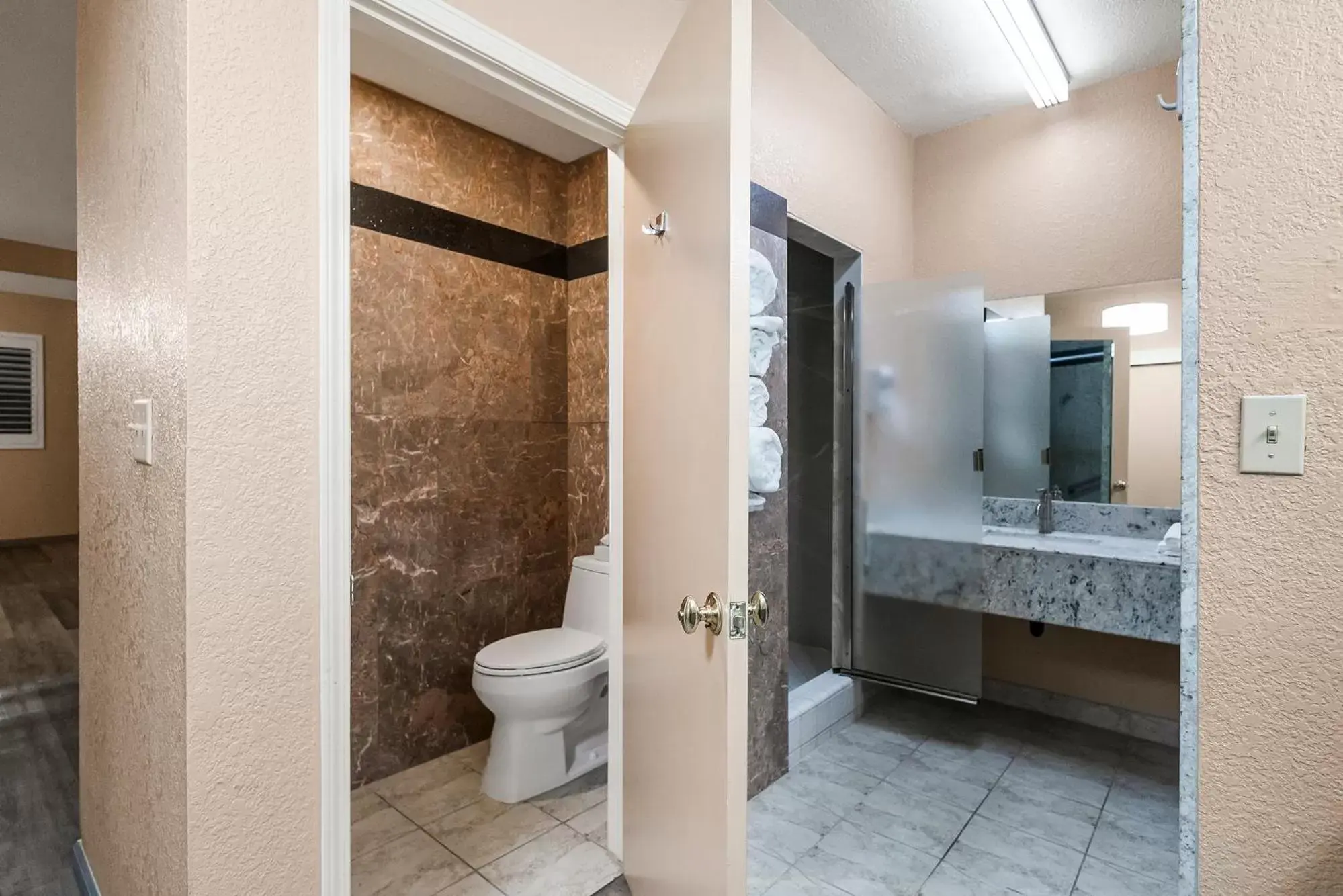 Bathroom in Country Inn Sonora