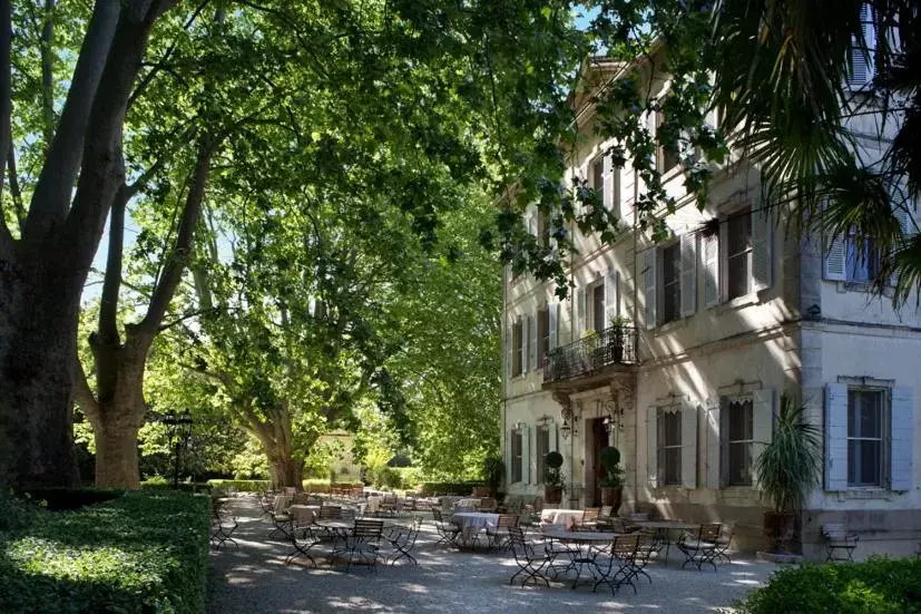 Property Building in Hotel Château Des Alpilles