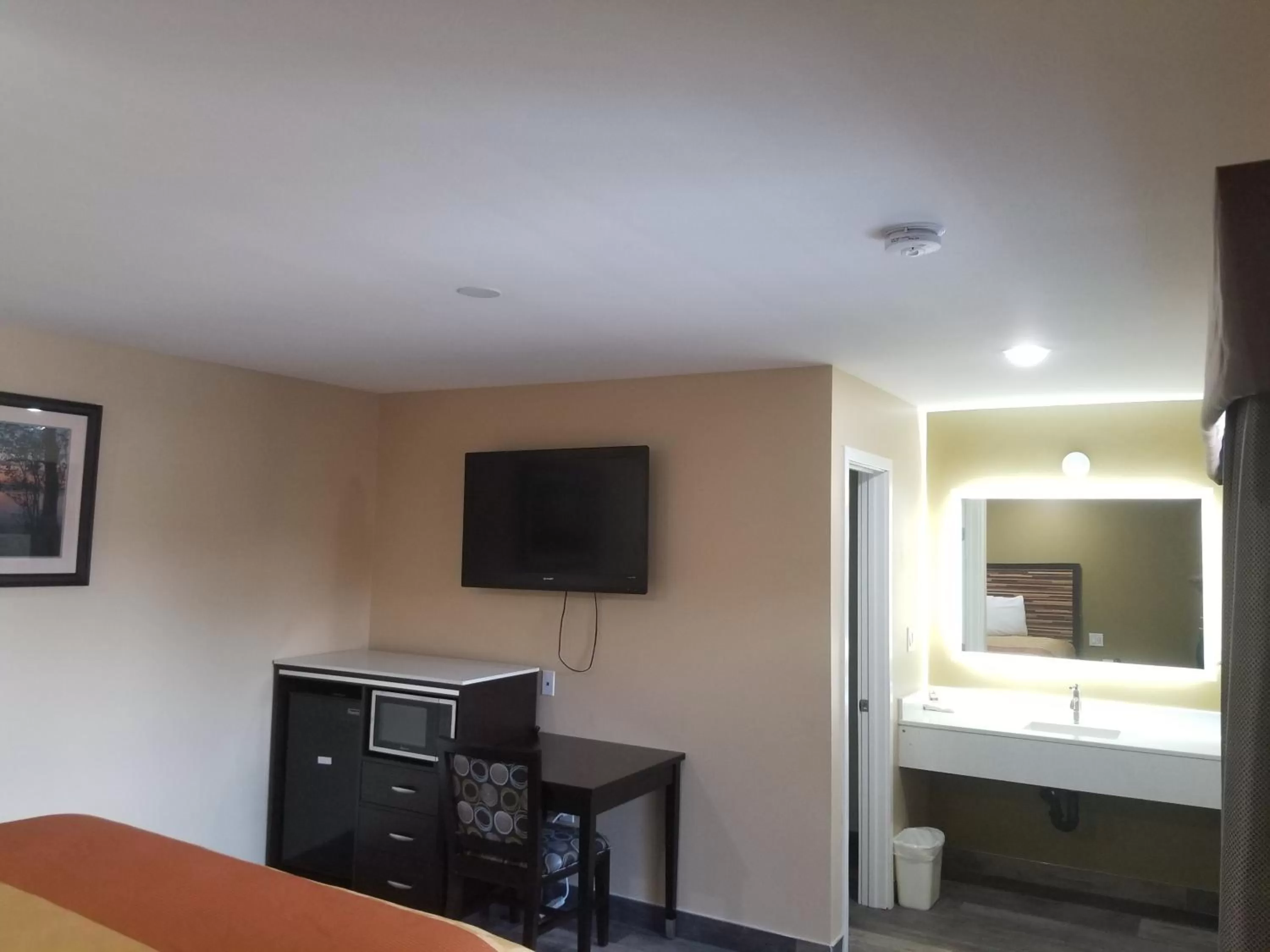 TV and multimedia in GAREY MOTEL