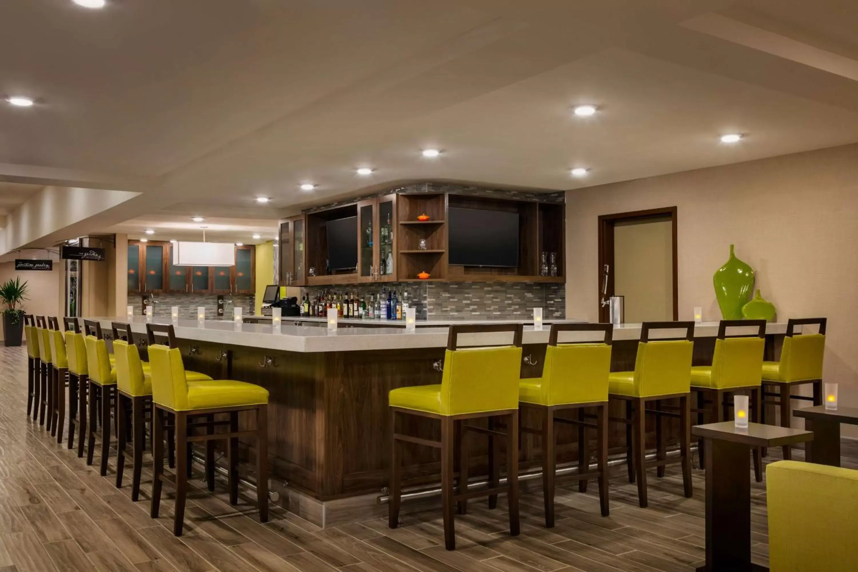 Lounge or bar in Hilton Garden Inn Statesville