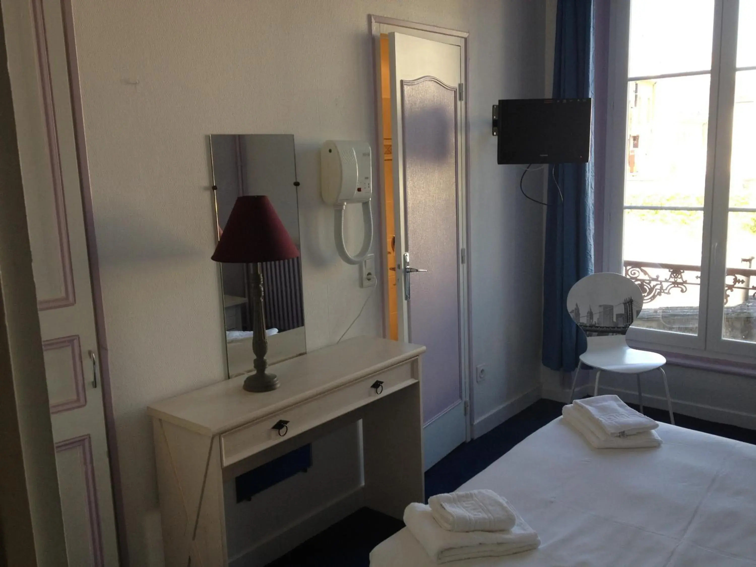 Bed, Bathroom in Hotel Couleurs Sud