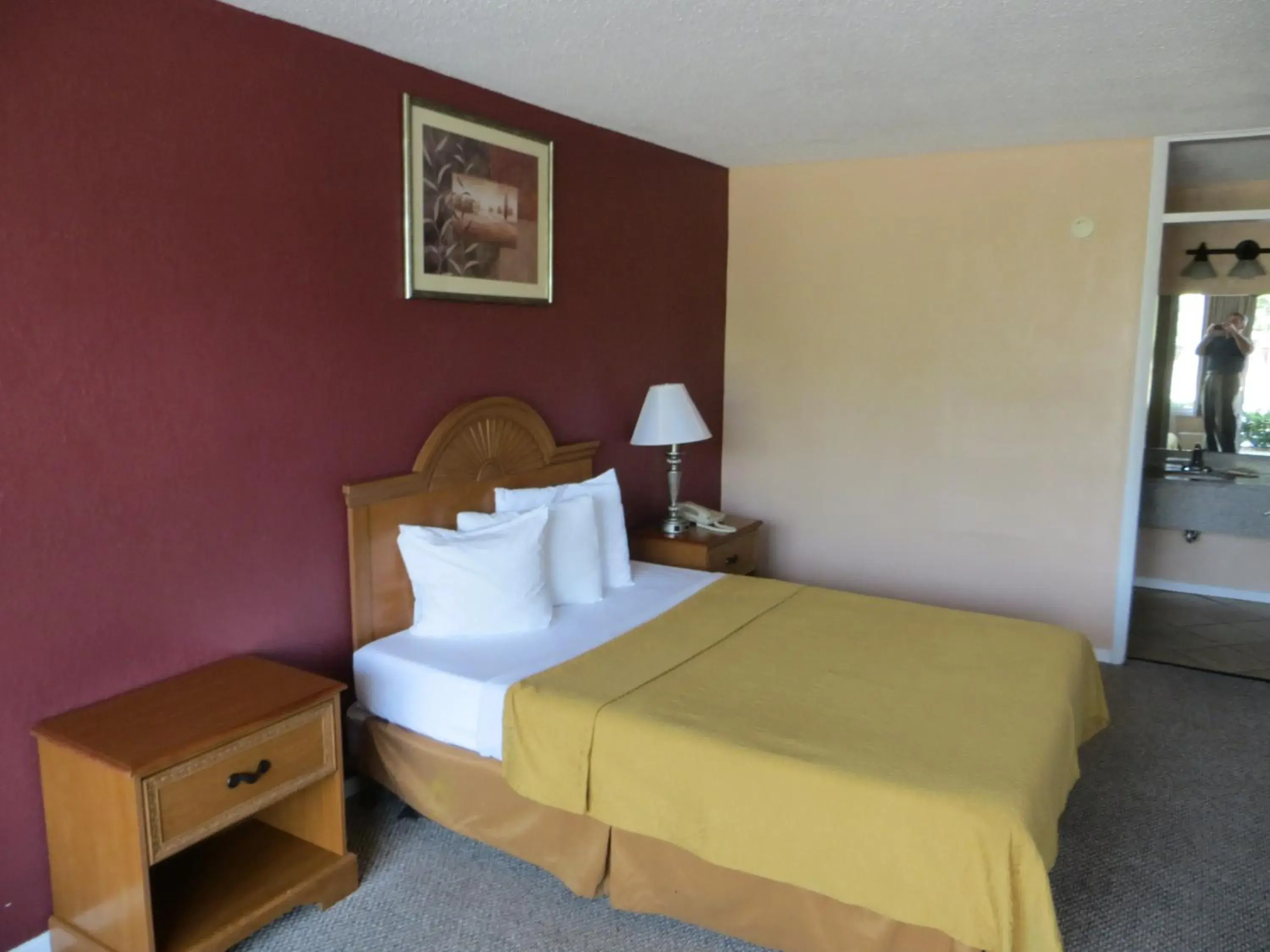 Classic Single Room in Americourt Extended Stays