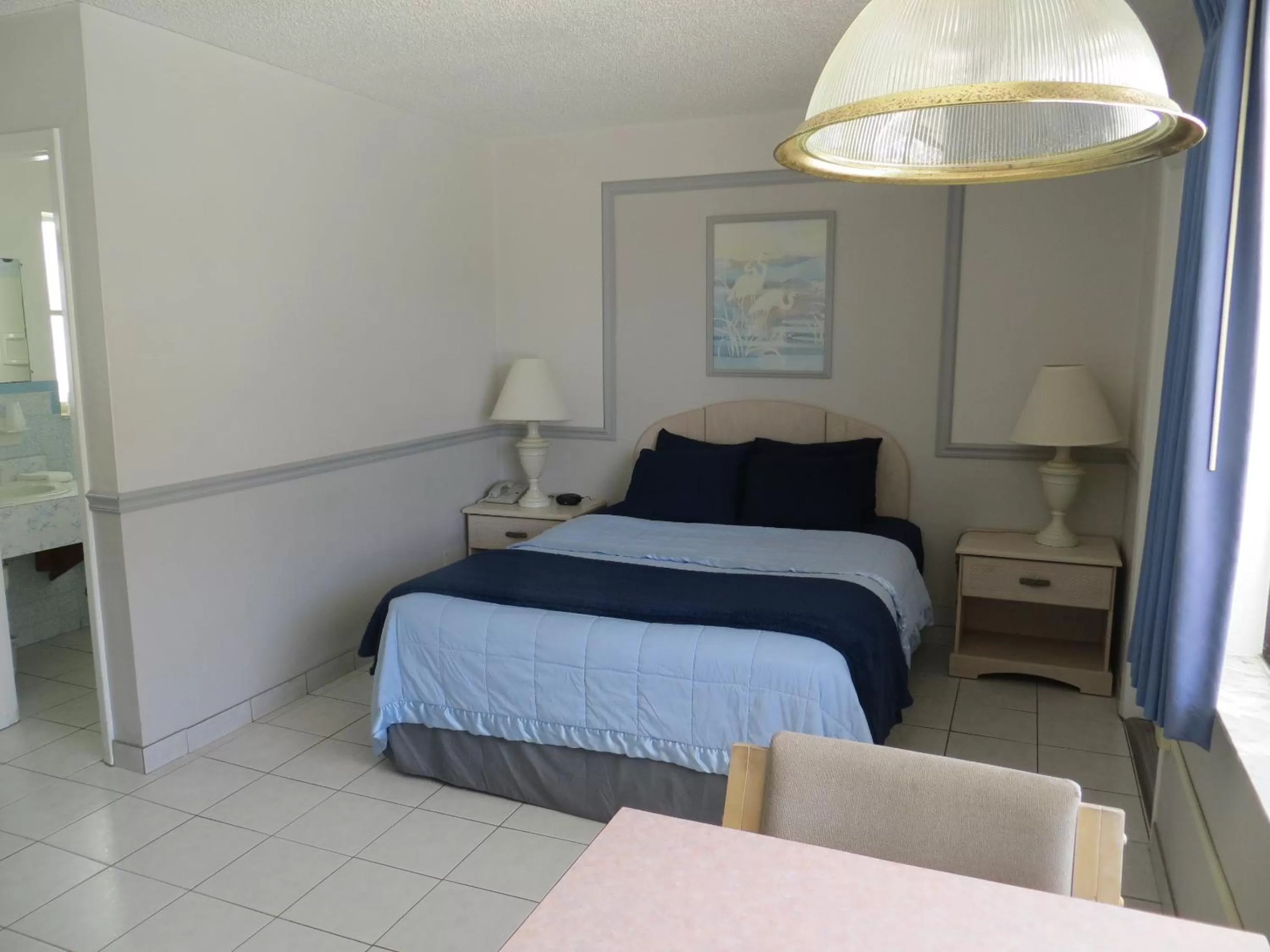 Bedroom, Bed in Sand Castle Motel