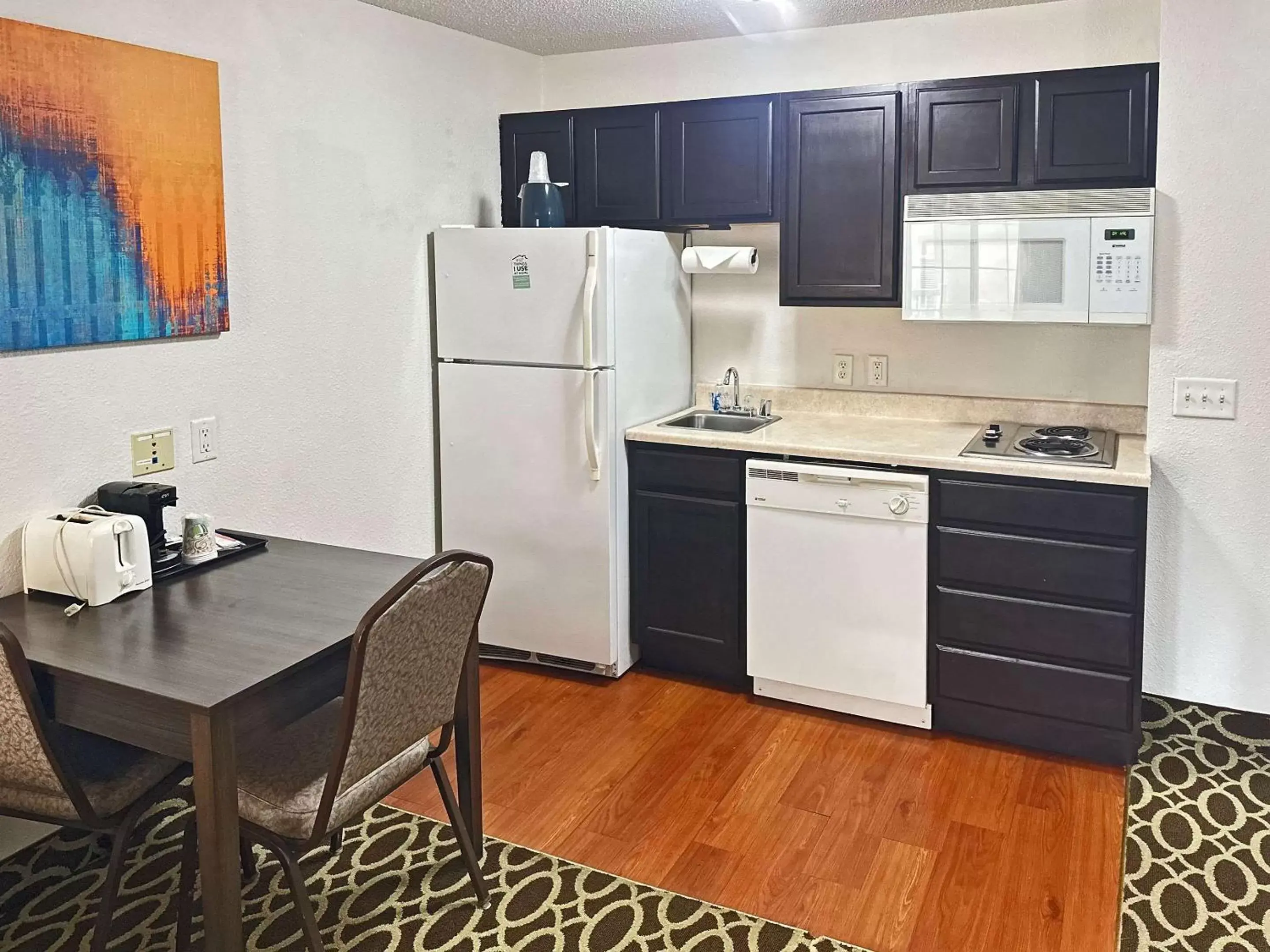 Bedroom, Kitchen/Kitchenette in MainStay Suites Madison East