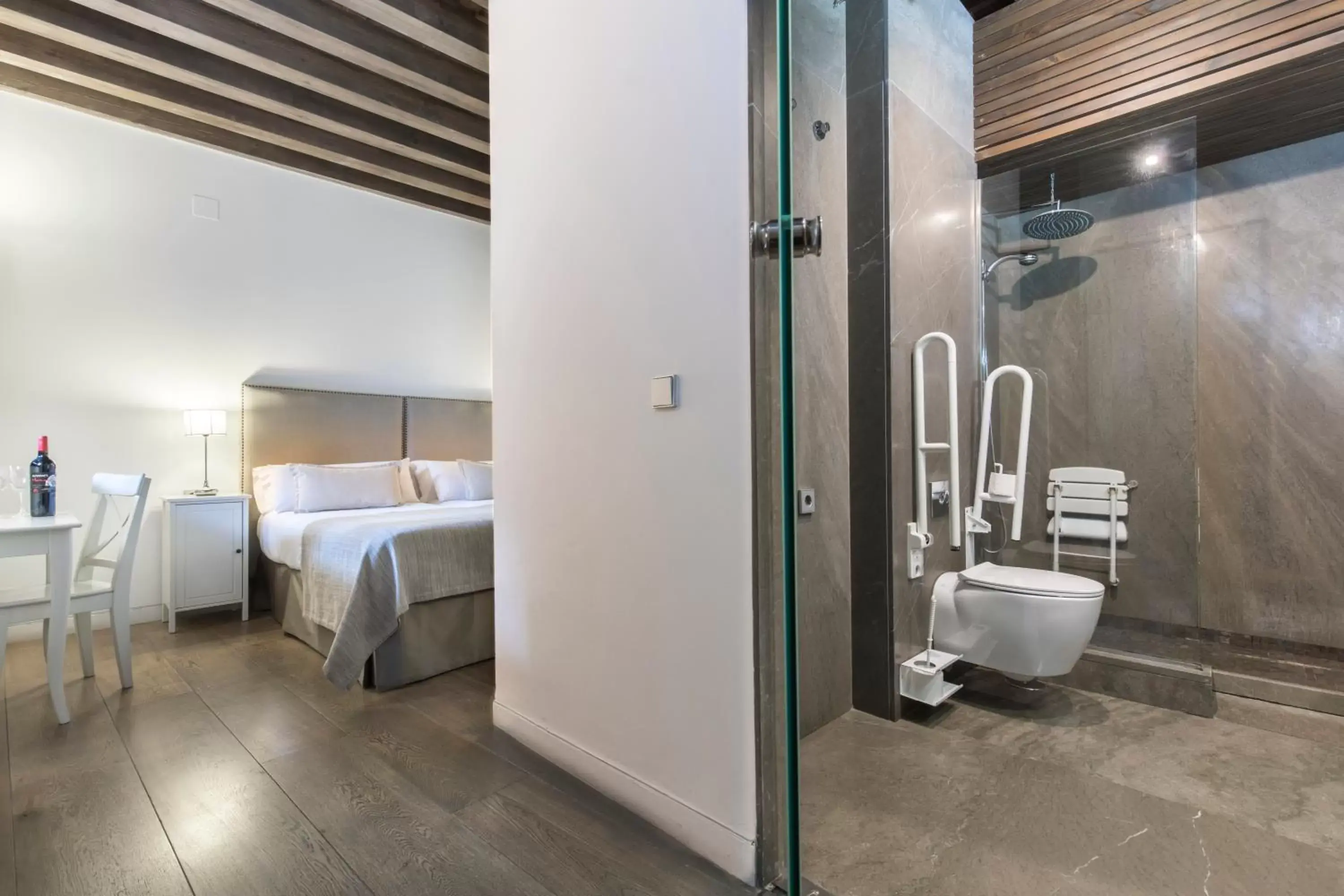 Facility for disabled guests, Bathroom in Shine Albayzín