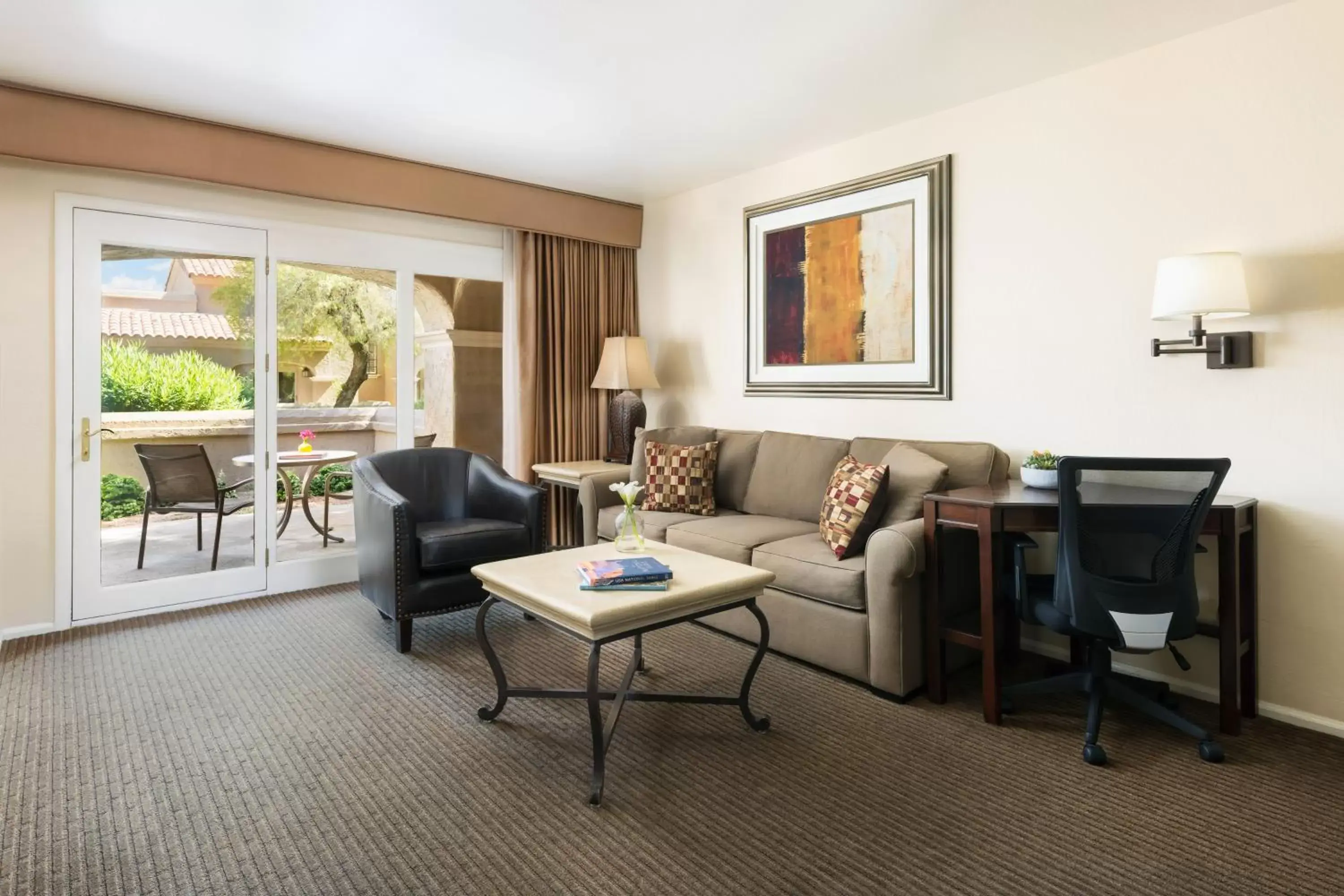 Living room, Seating Area in The Scottsdale Plaza Resort & Villas
