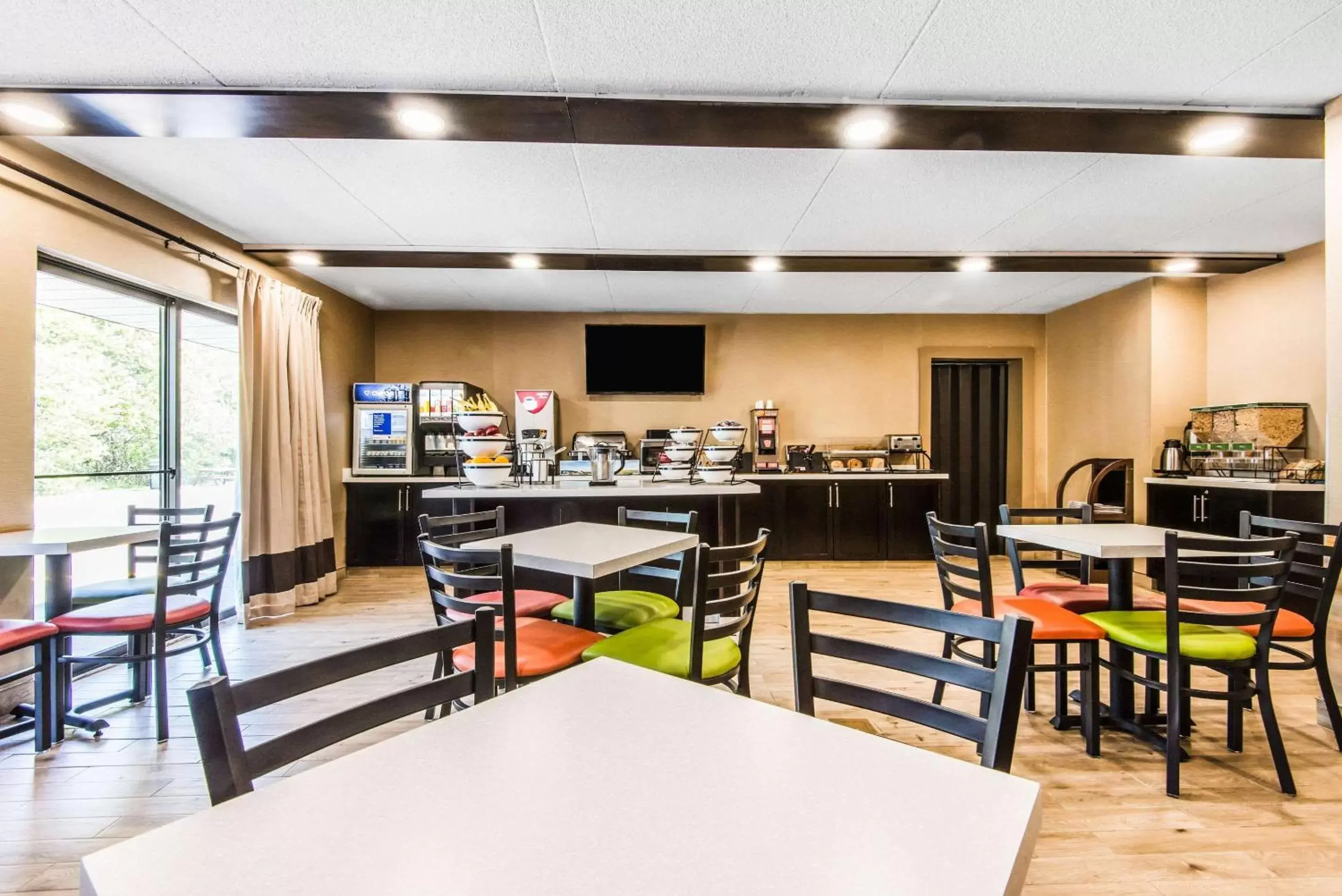 Restaurant/Places to Eat in Comfort Inn Owen Sound