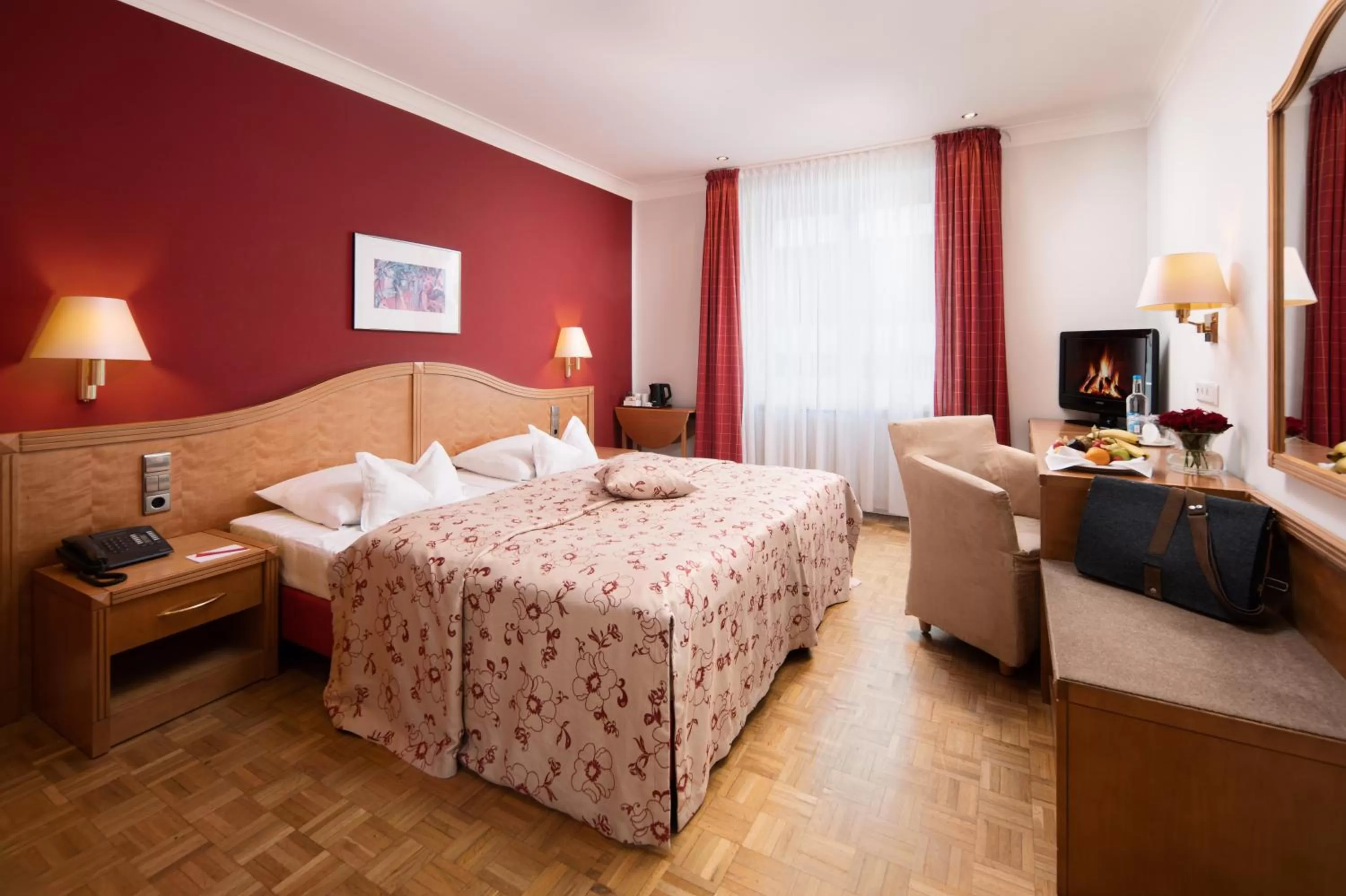 Bedroom, Bed in Hotel Baseler Hof